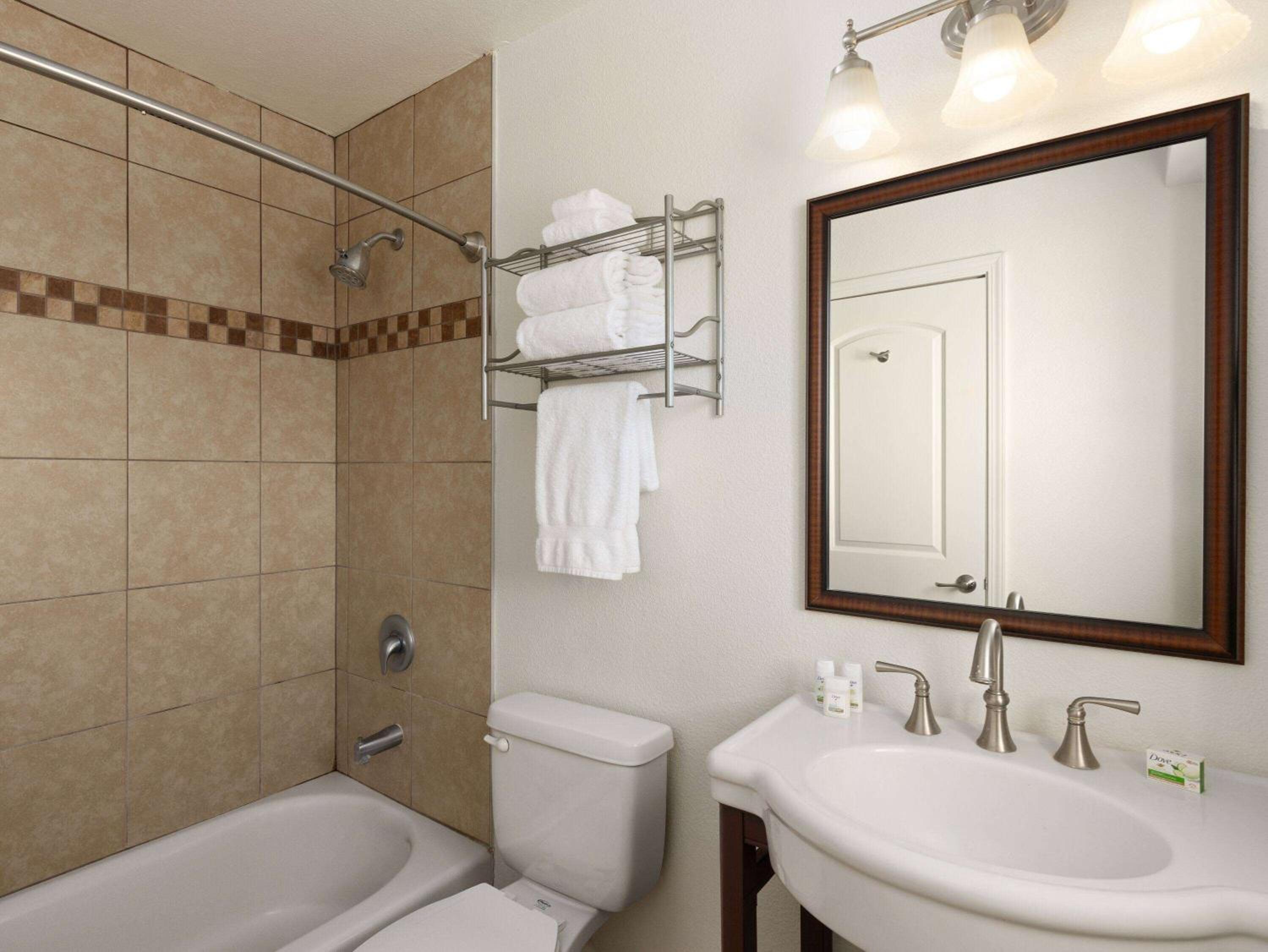 King Suite with Kitchenette and Courtyard View - Non-Smoking