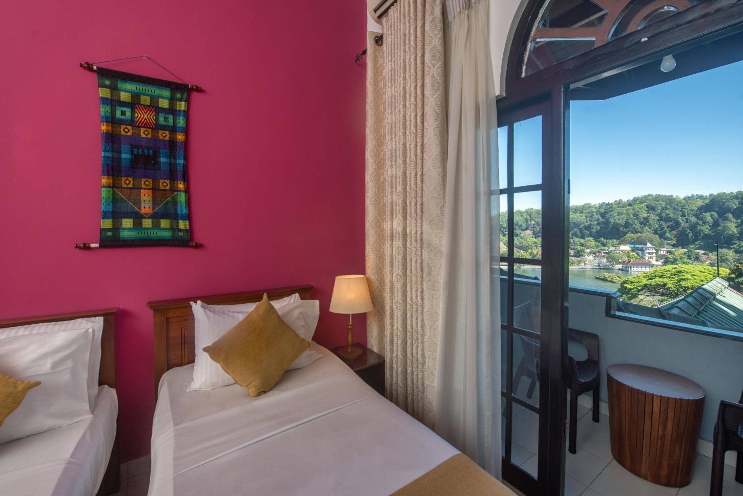 Twin Room with Lake View - Photo 2