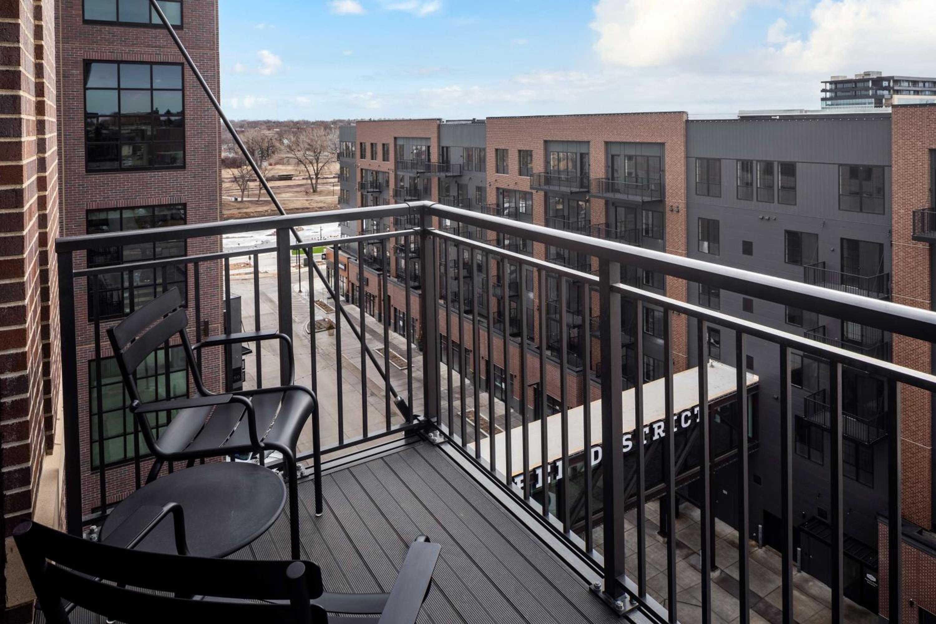 Corner King Room with Balcony and Steel District View - Photo 3