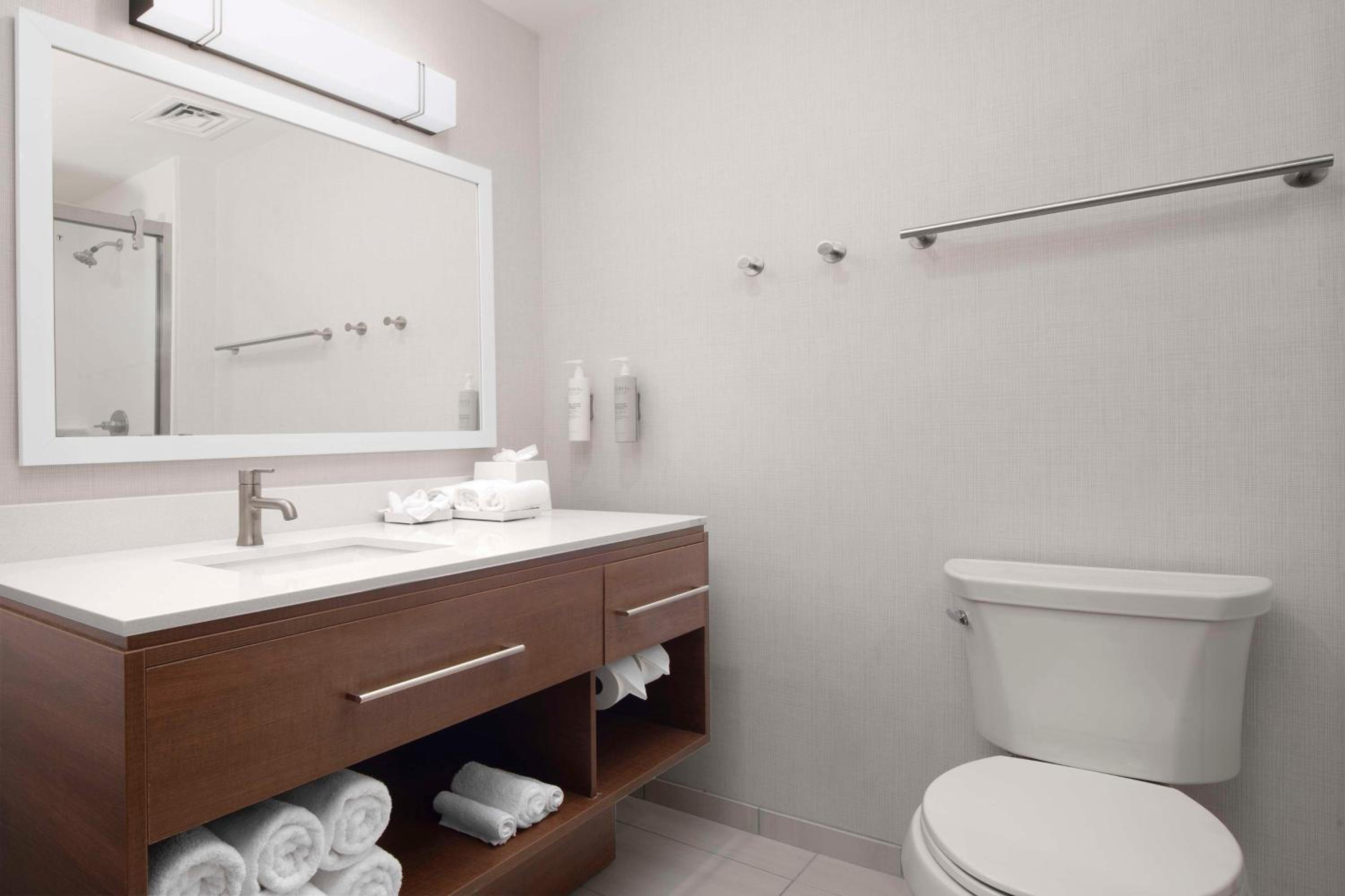 King Suite - Hearing Accessible - Photo 9