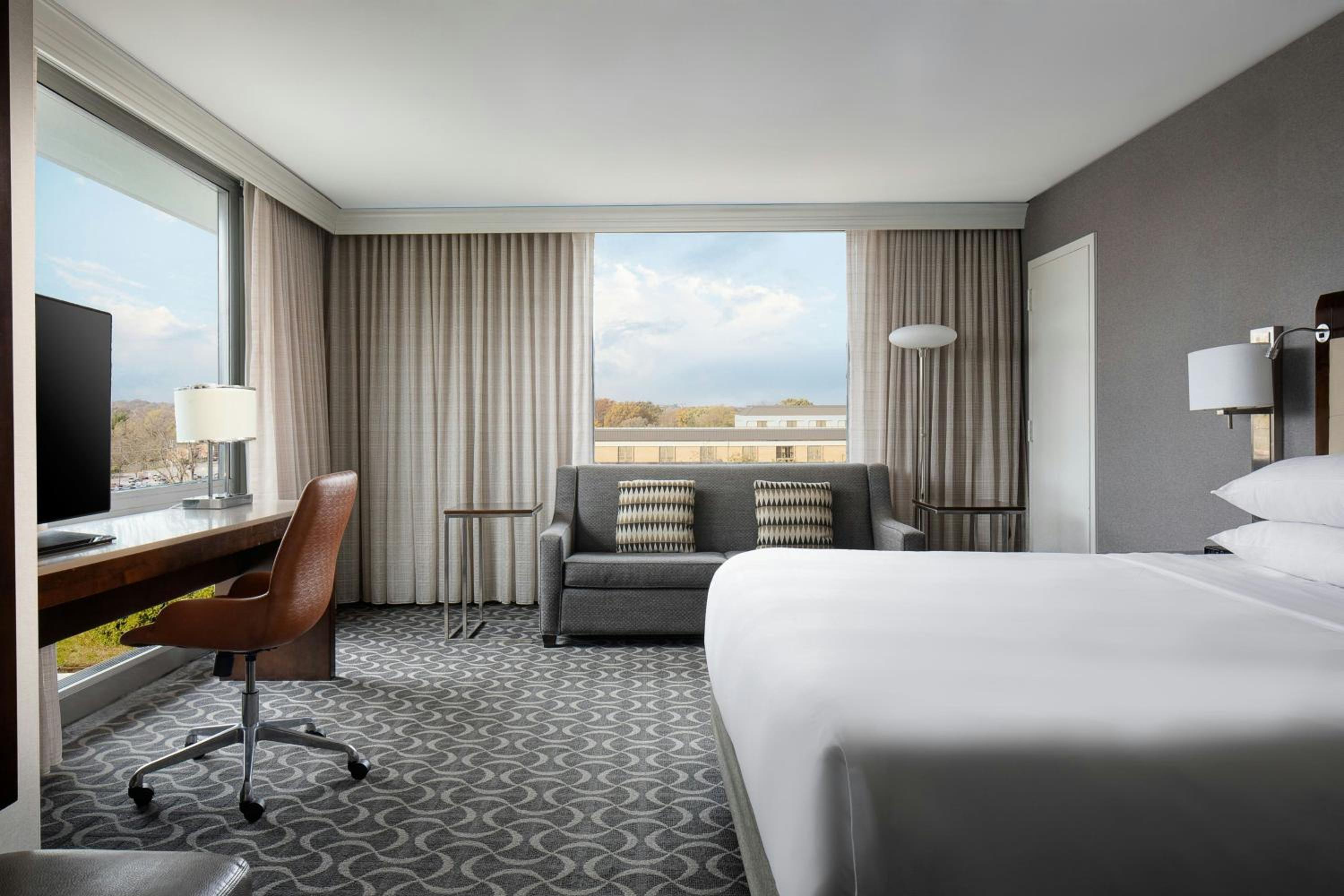 High Floor, Guest room, 1 King, West Tower photo 3