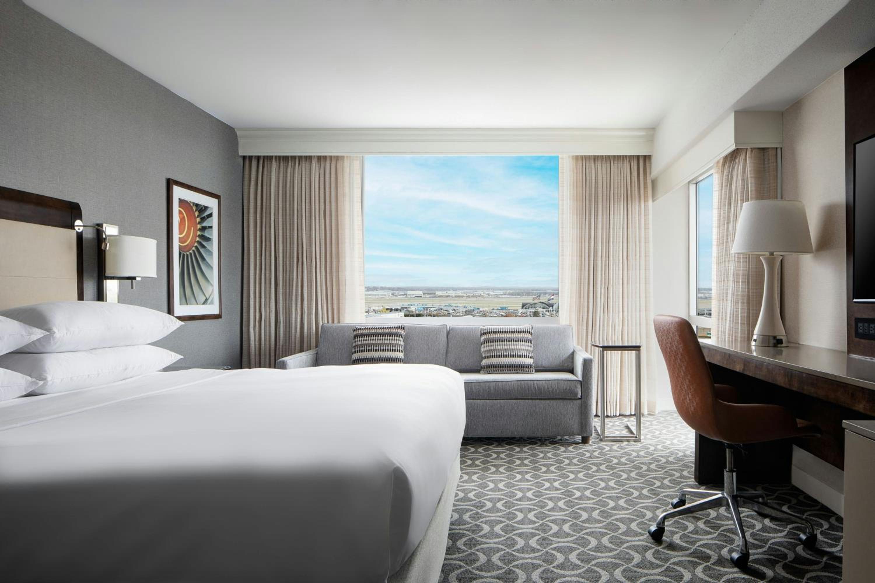 Executive King Room with Sofa Bed - East Tower/Mobility Accessible with Roll-In Shower