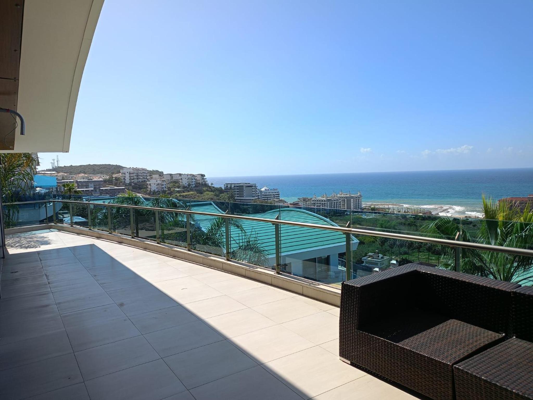 Three-Bedroom Apartment with Sea View photo 2