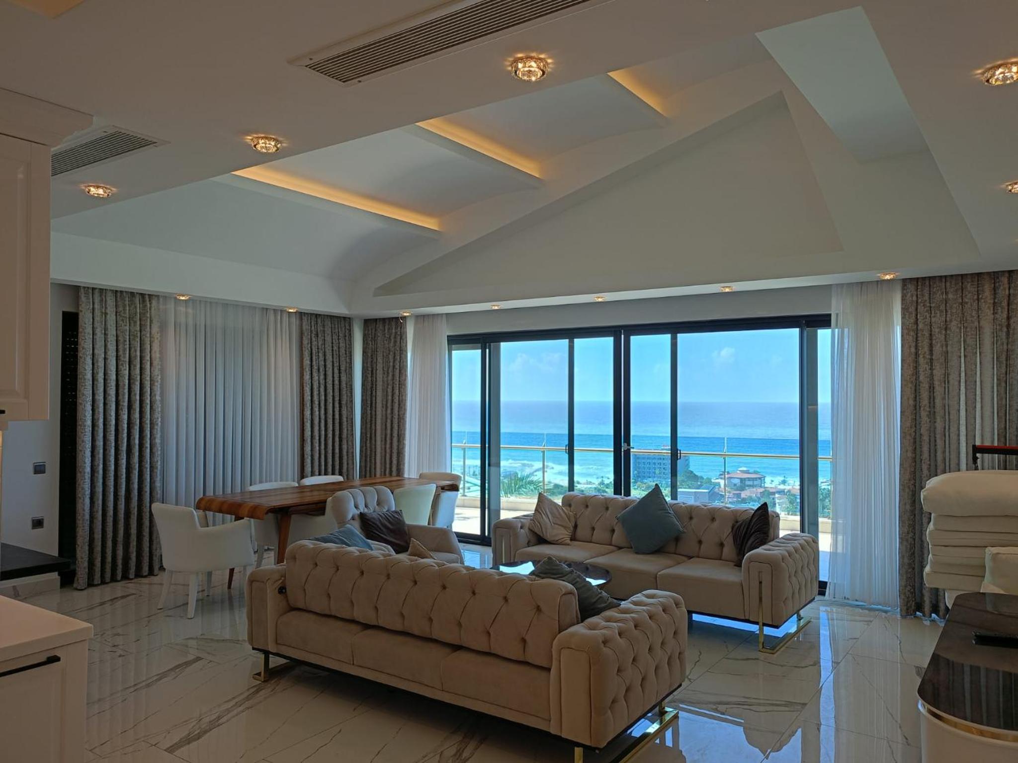 Three-Bedroom Apartment with Sea View photo 1