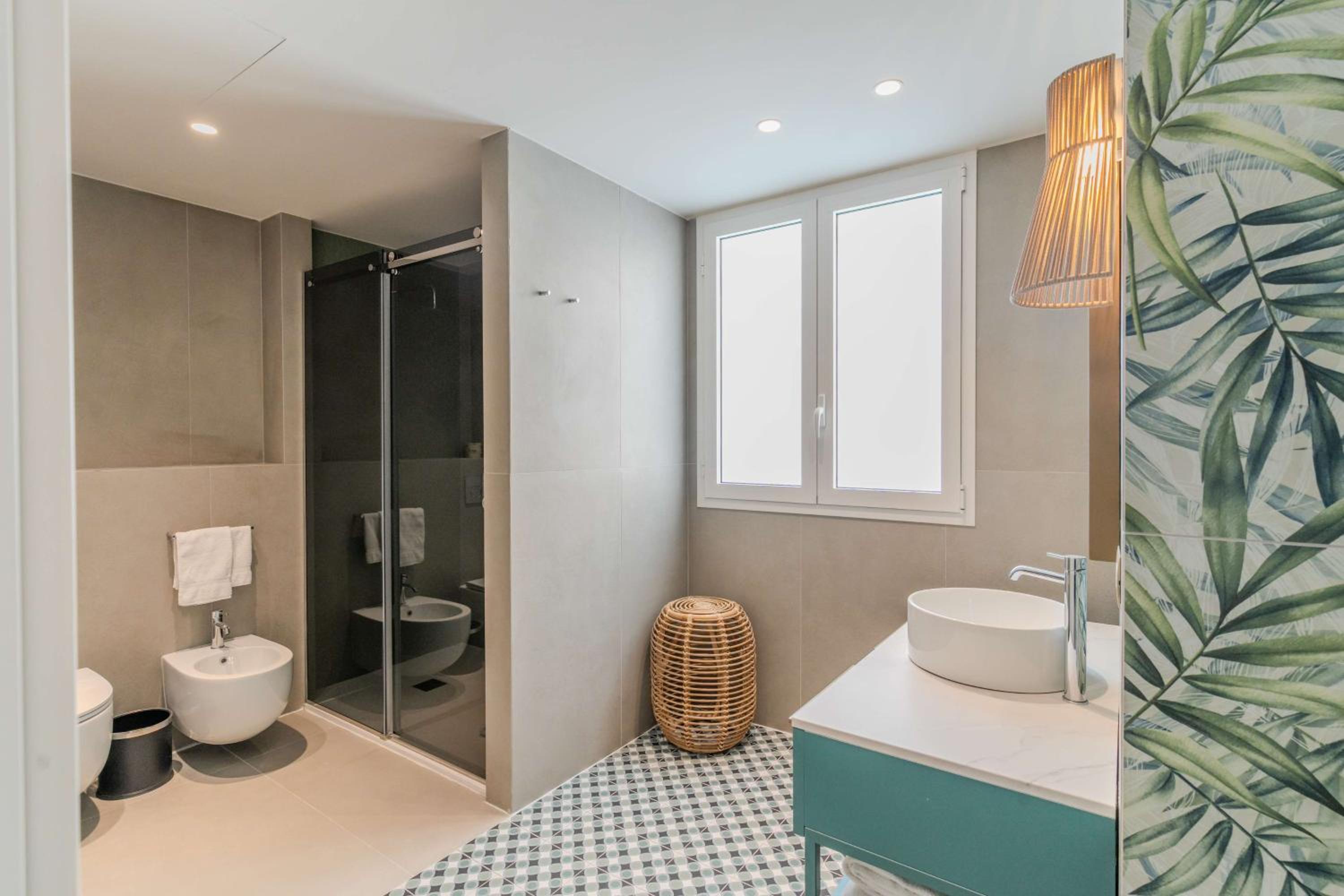 Deluxe King Room - Photo 1