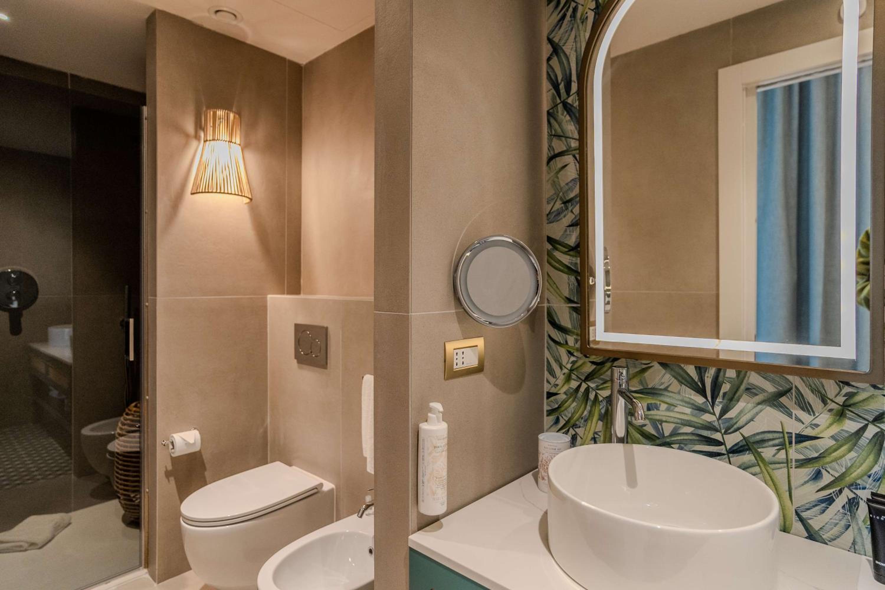 Deluxe Junior King Suite with Sea View - Photo 6