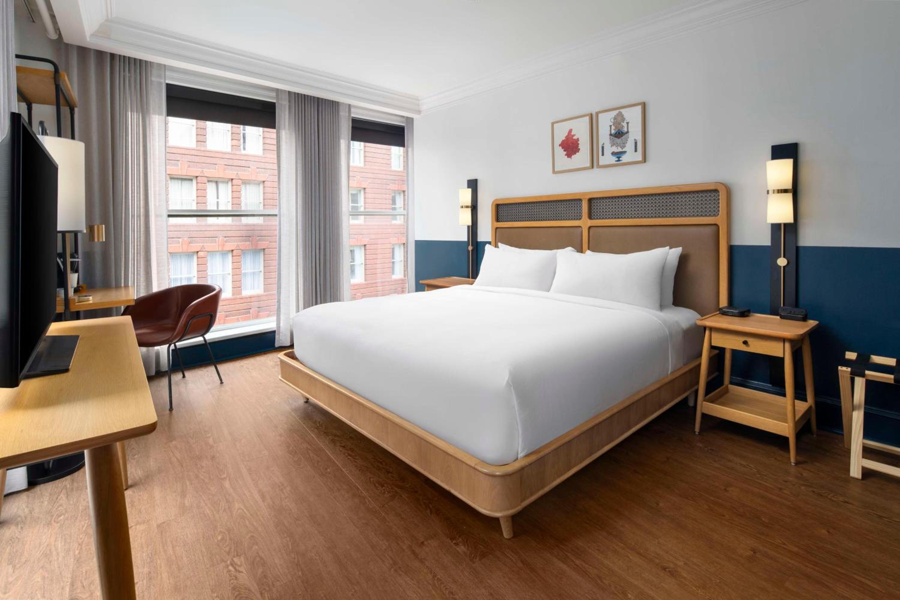 King Room with City View - Photo 4
