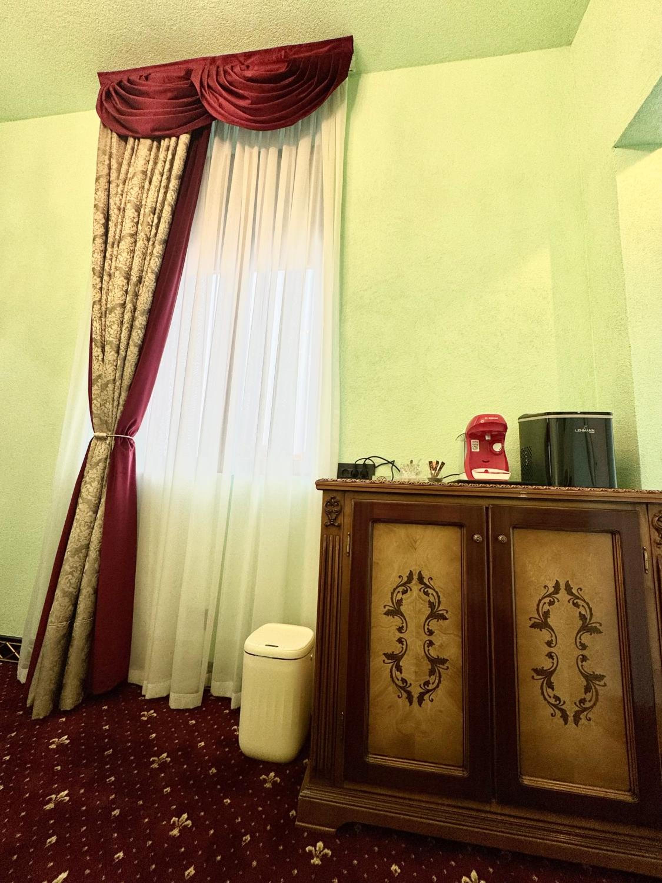 Queen Room with Balcony