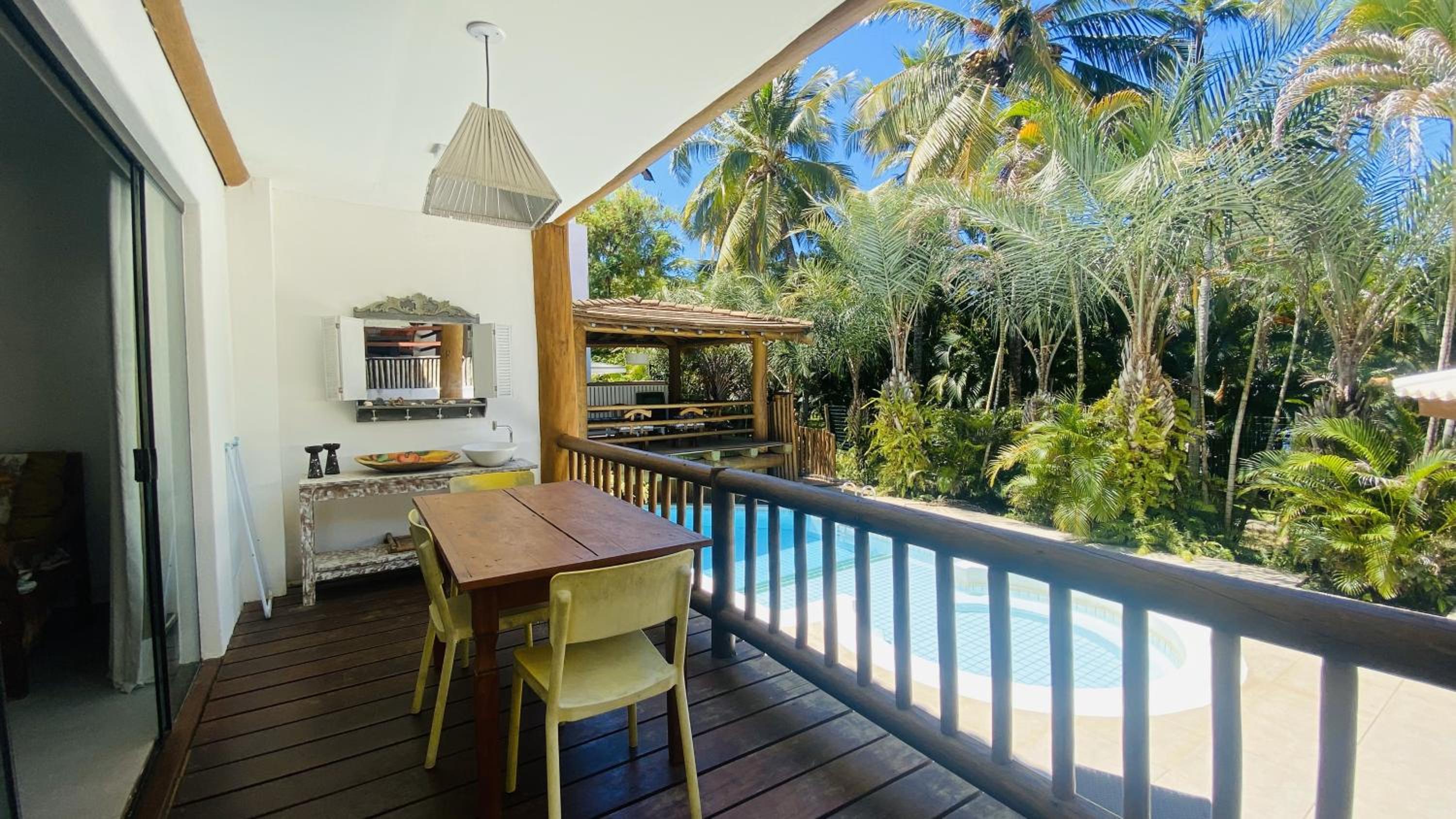 Apartment with Pool View