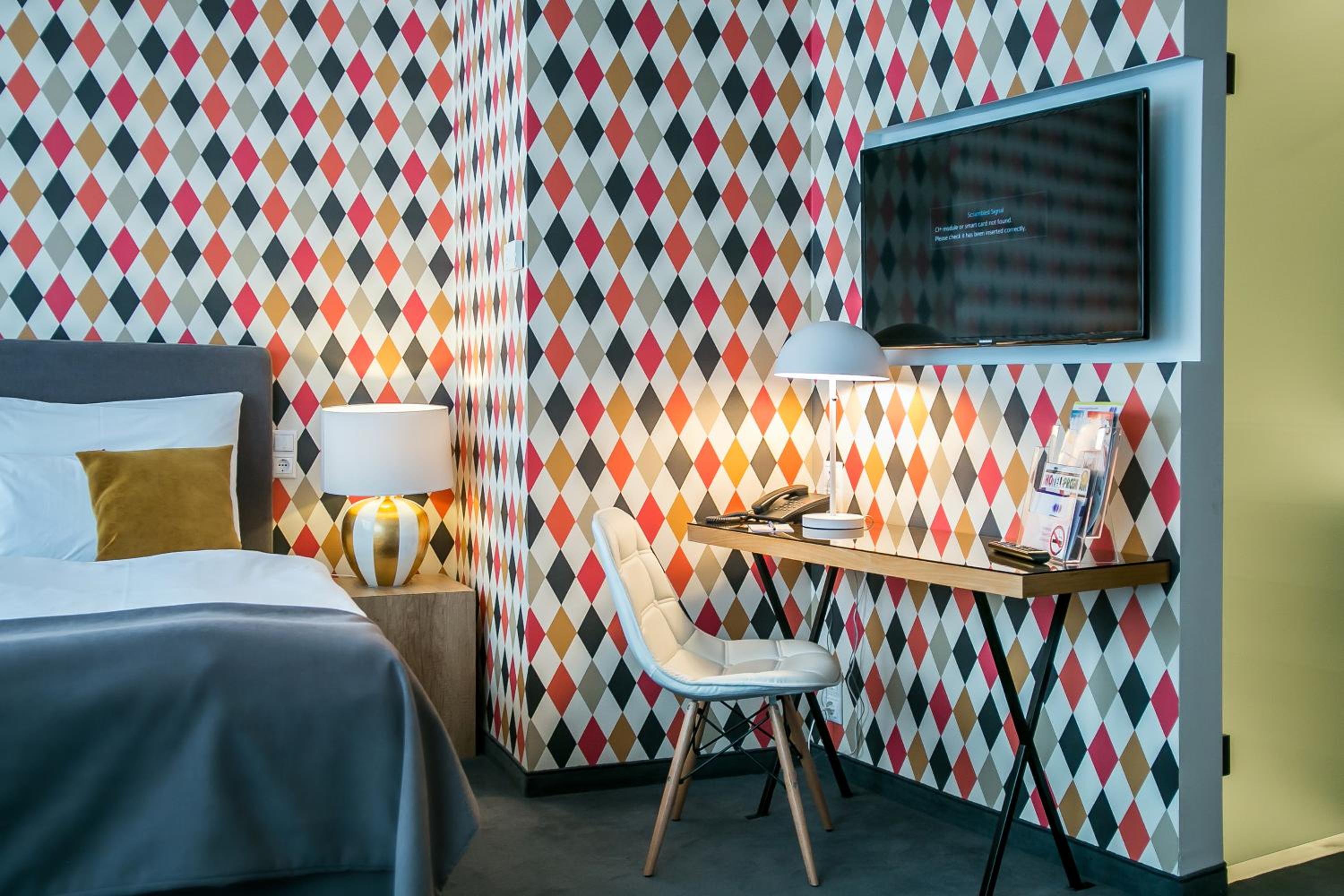 Superior Double Room thumbnail 5
