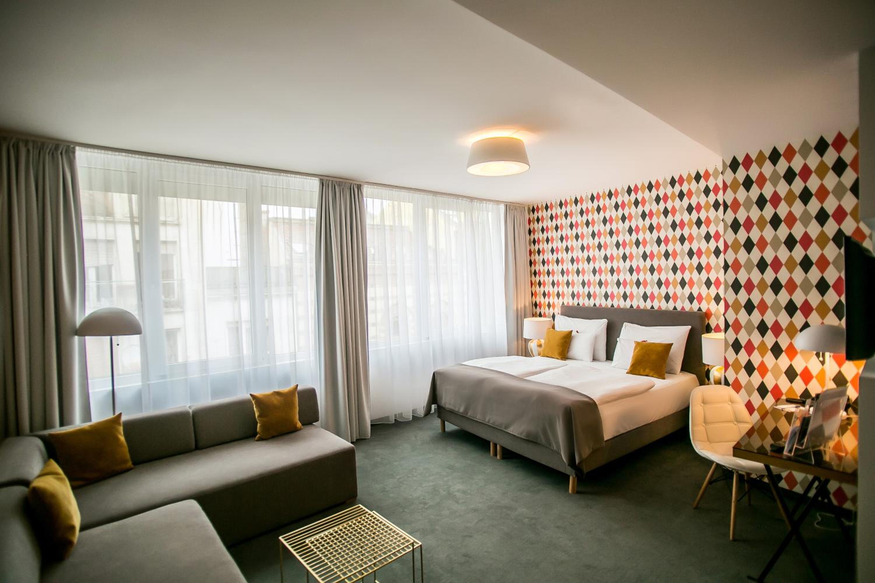 Superior Double Room thumbnail 6