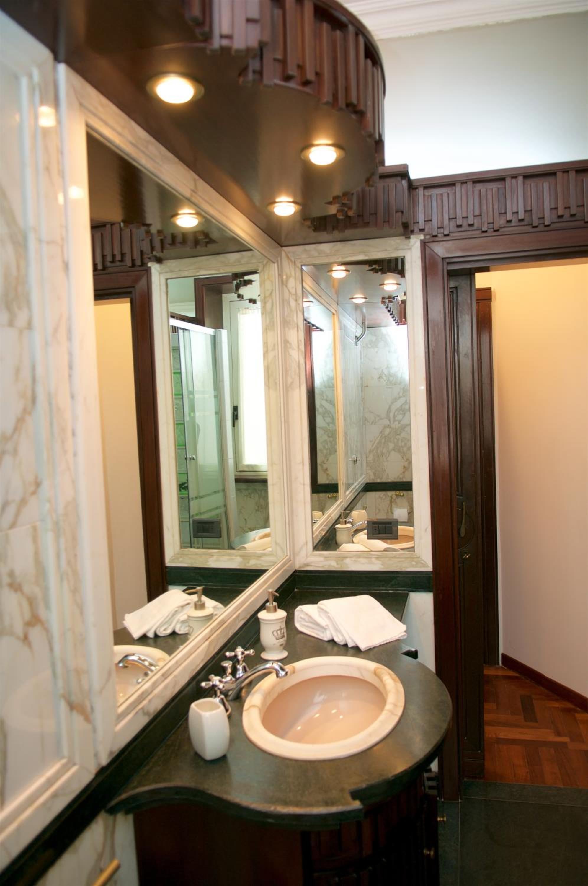 Double Room - Photo 12