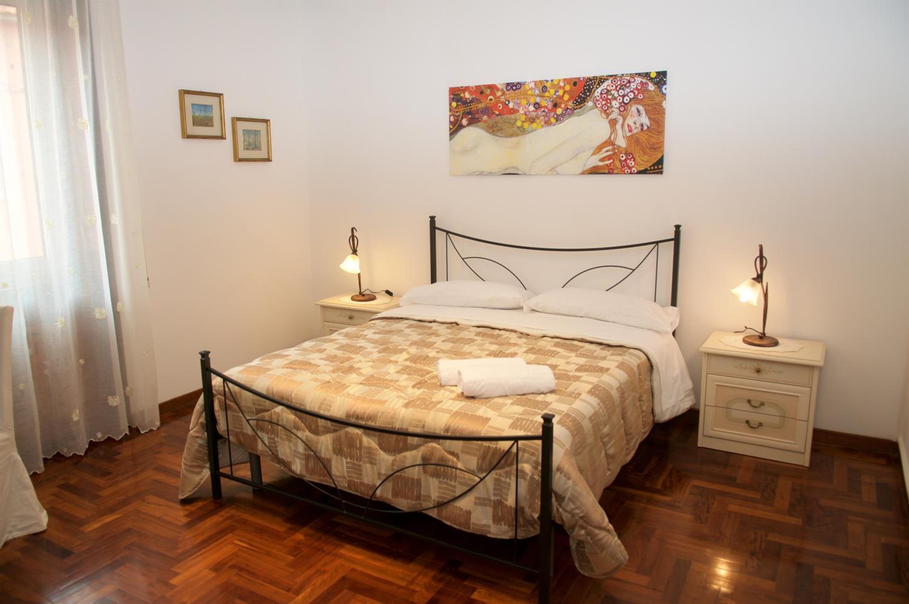 Double Room - Photo 11