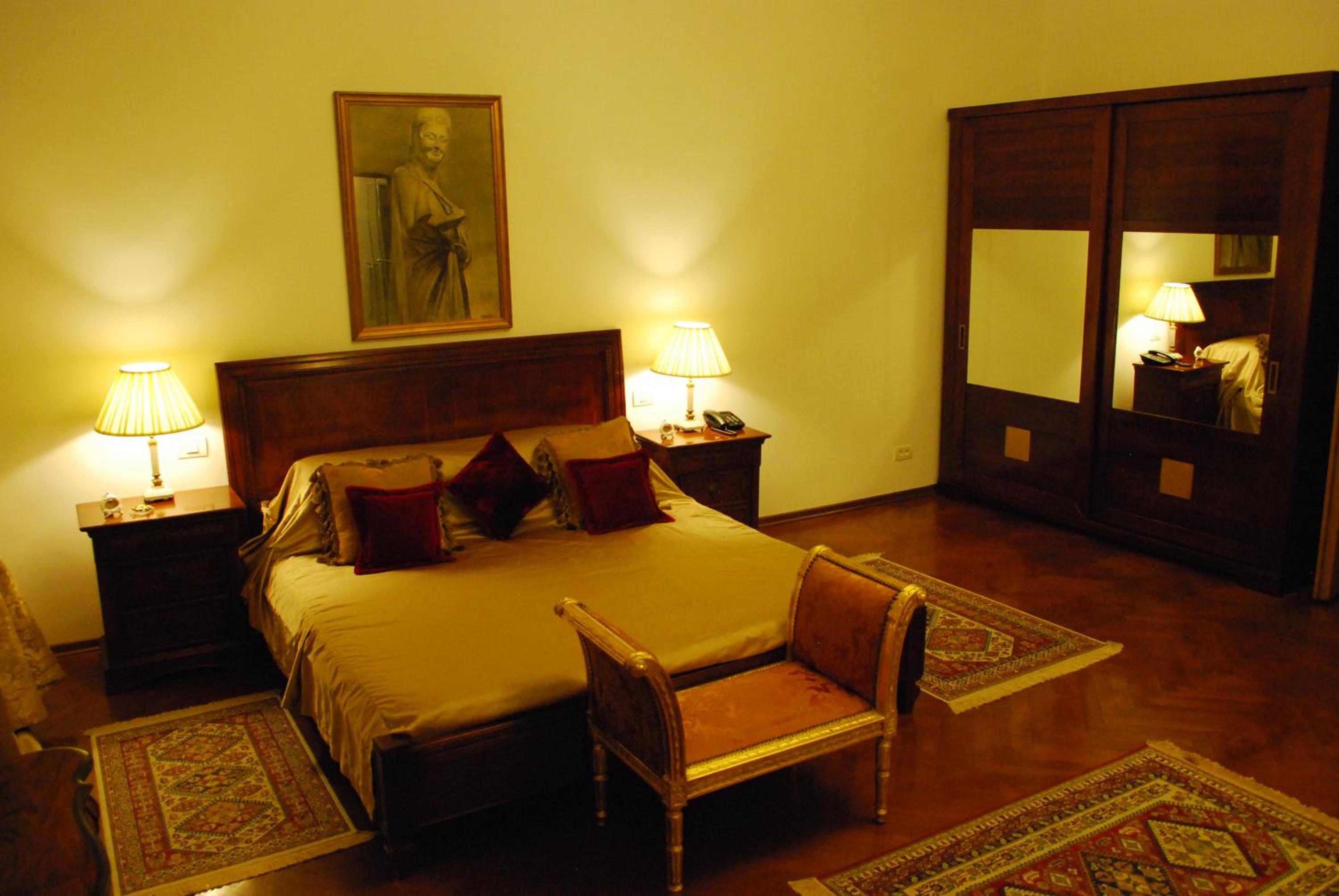Deluxe King Room photo 2