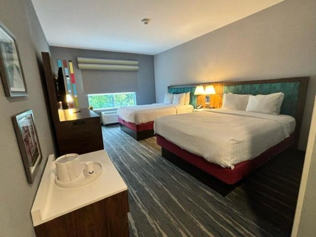 Queen Room with Two Queen Beds - Hearing Access/Non-Smoking