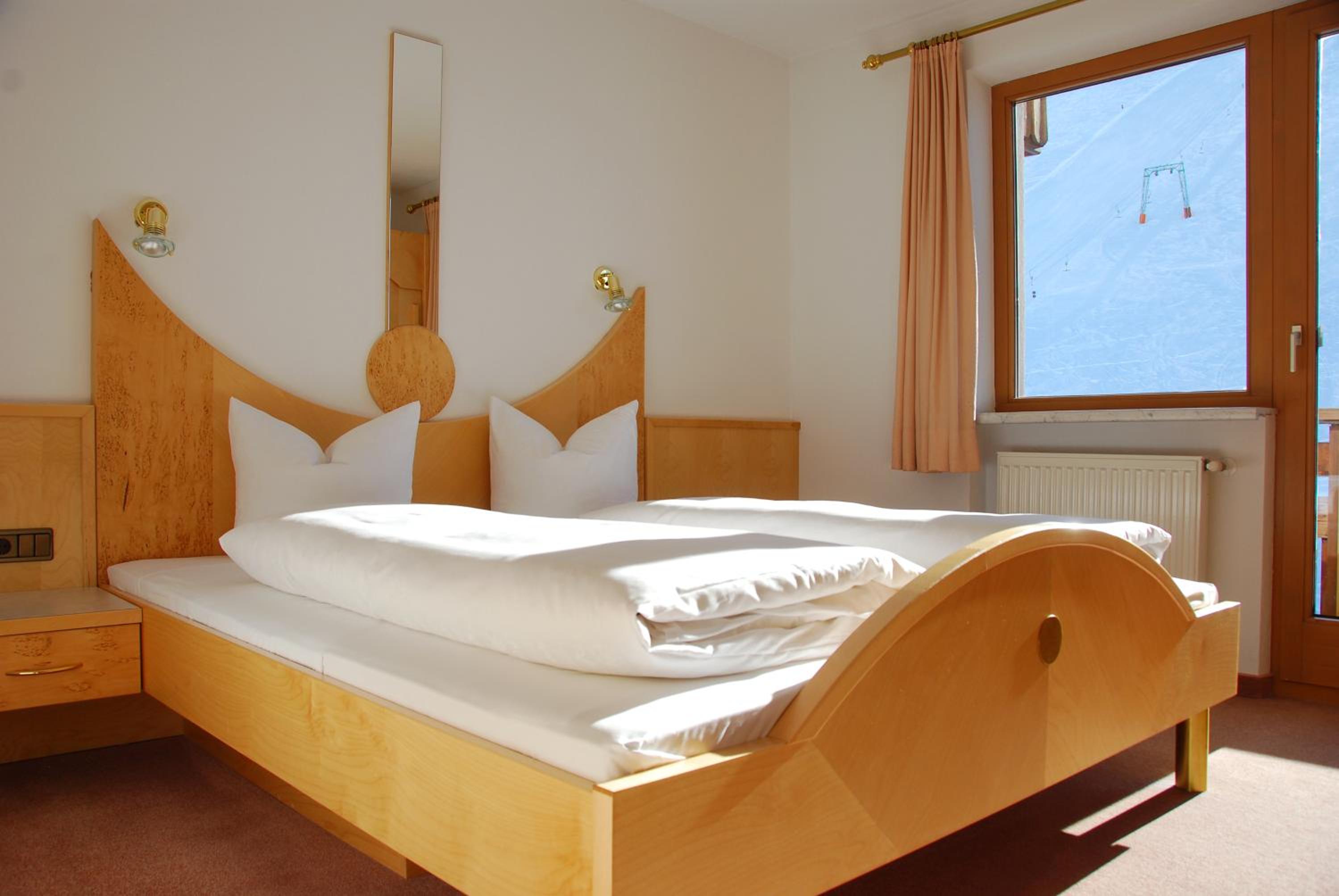 One-Bedroom Apartment with Balcony photo 3