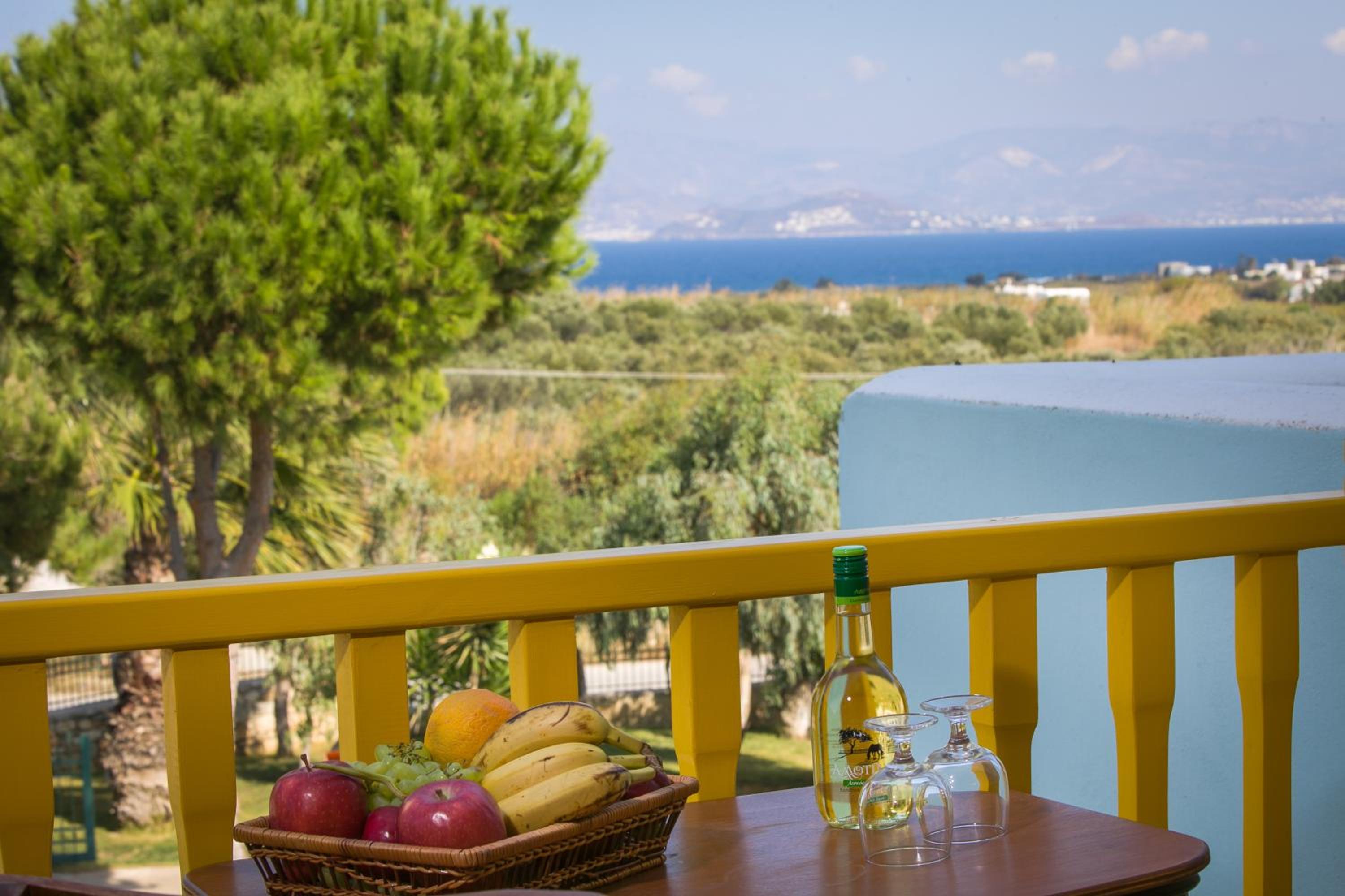 Standard Double or Twin Room with Sea View - Photo 15