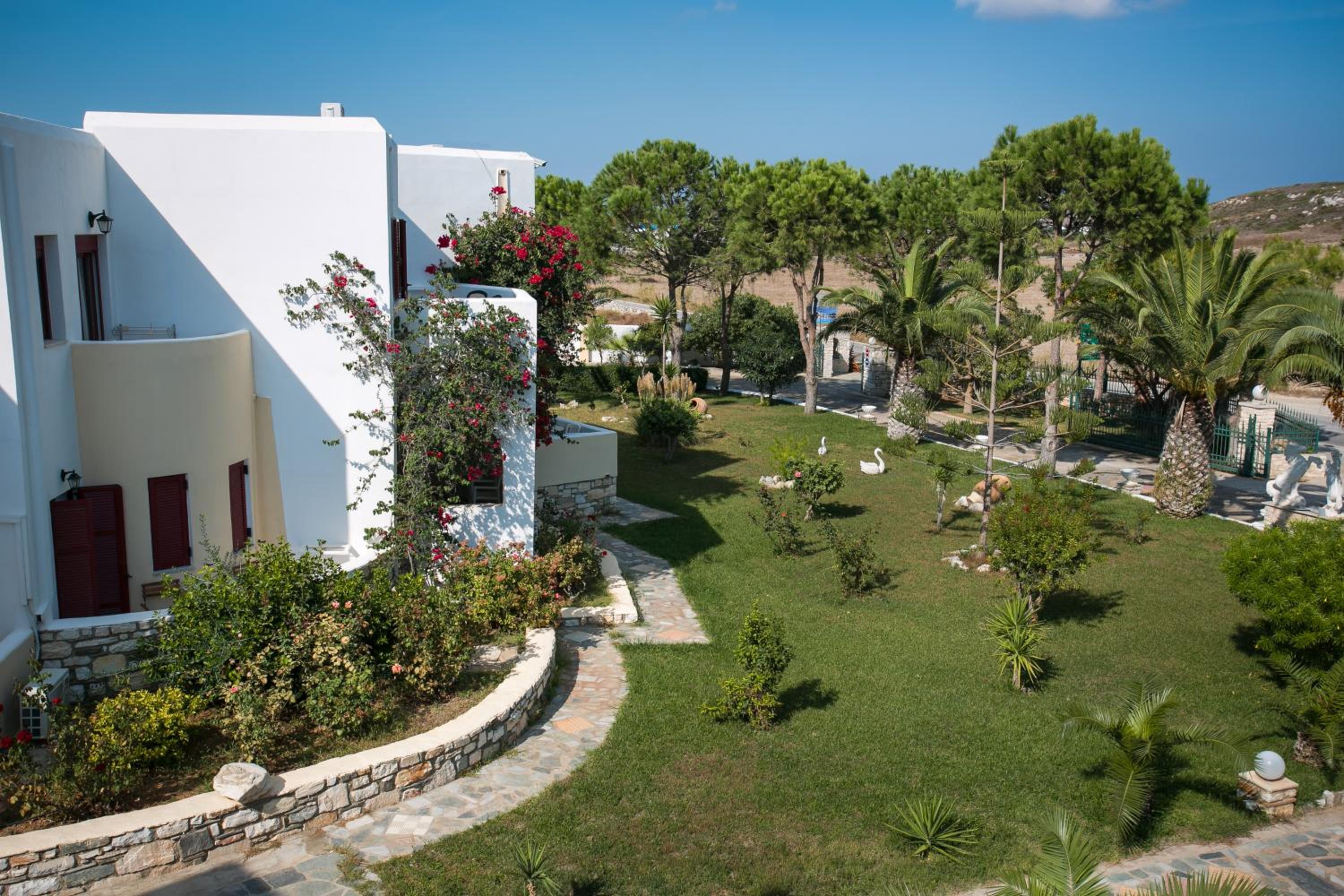 Double or Twin Room with Partial Sea View - Photo 7