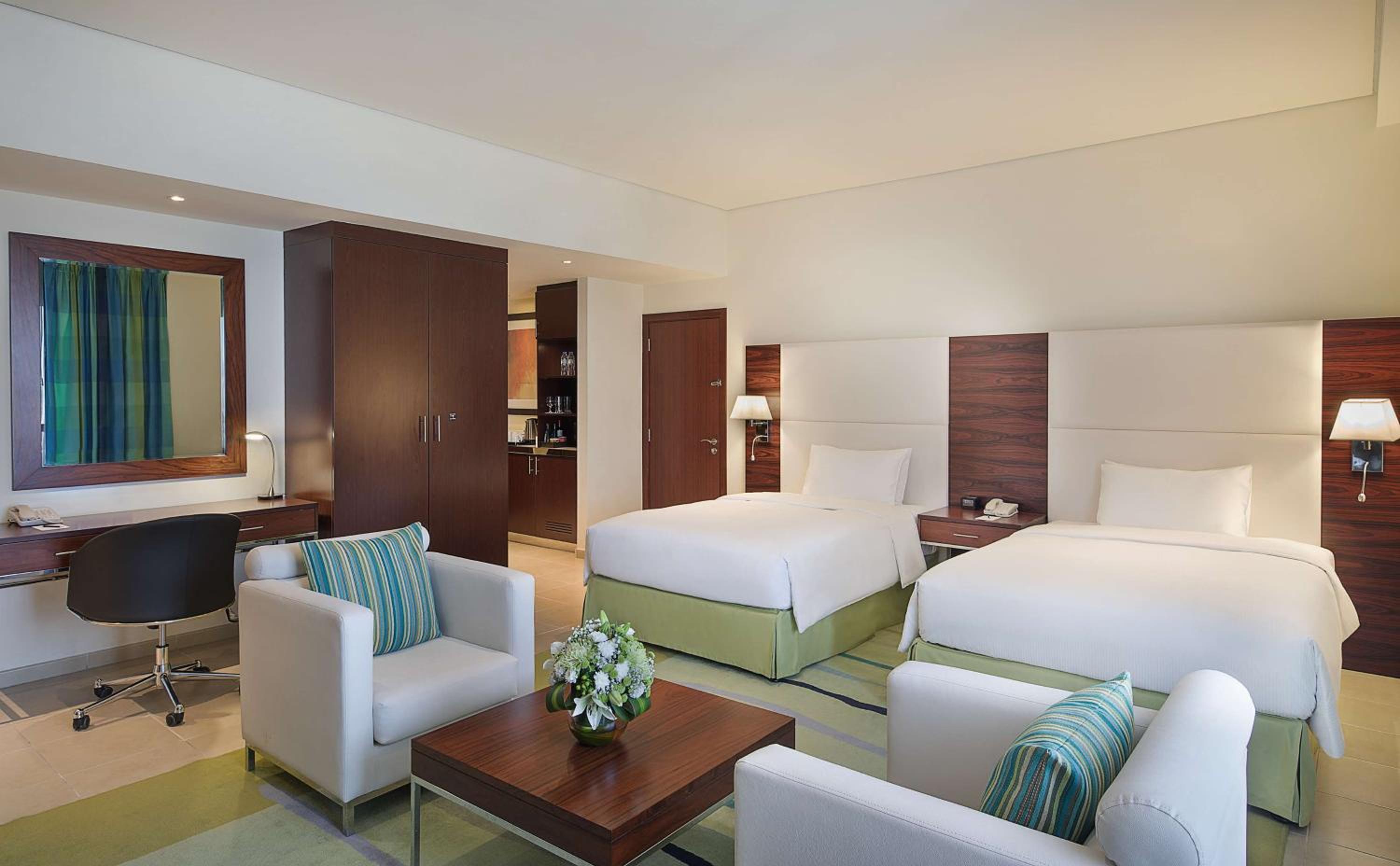 Deluxe Twin Room with Sea View and Balcony thumbnail 6