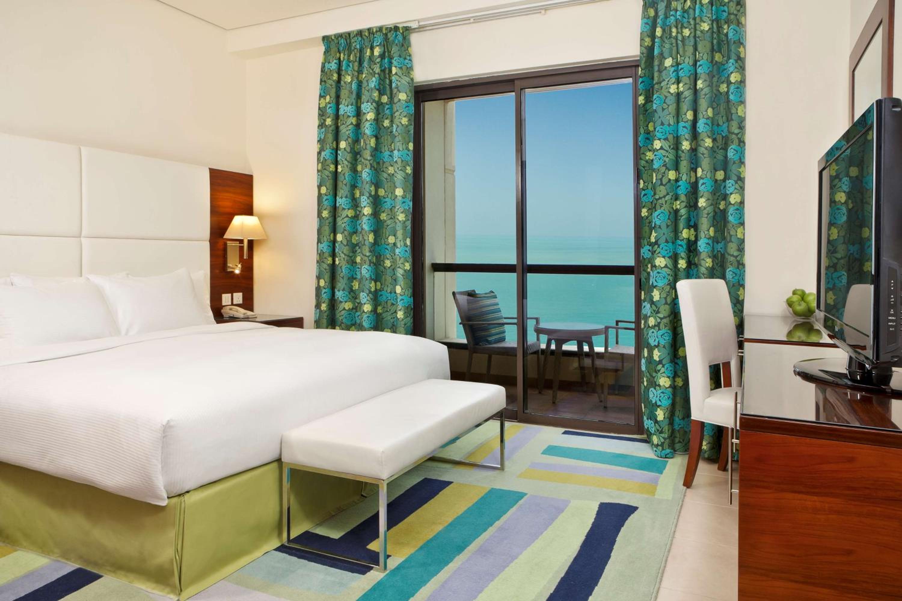 Four-Bedroom Family Suite with Sea View and Balcony thumbnail 5