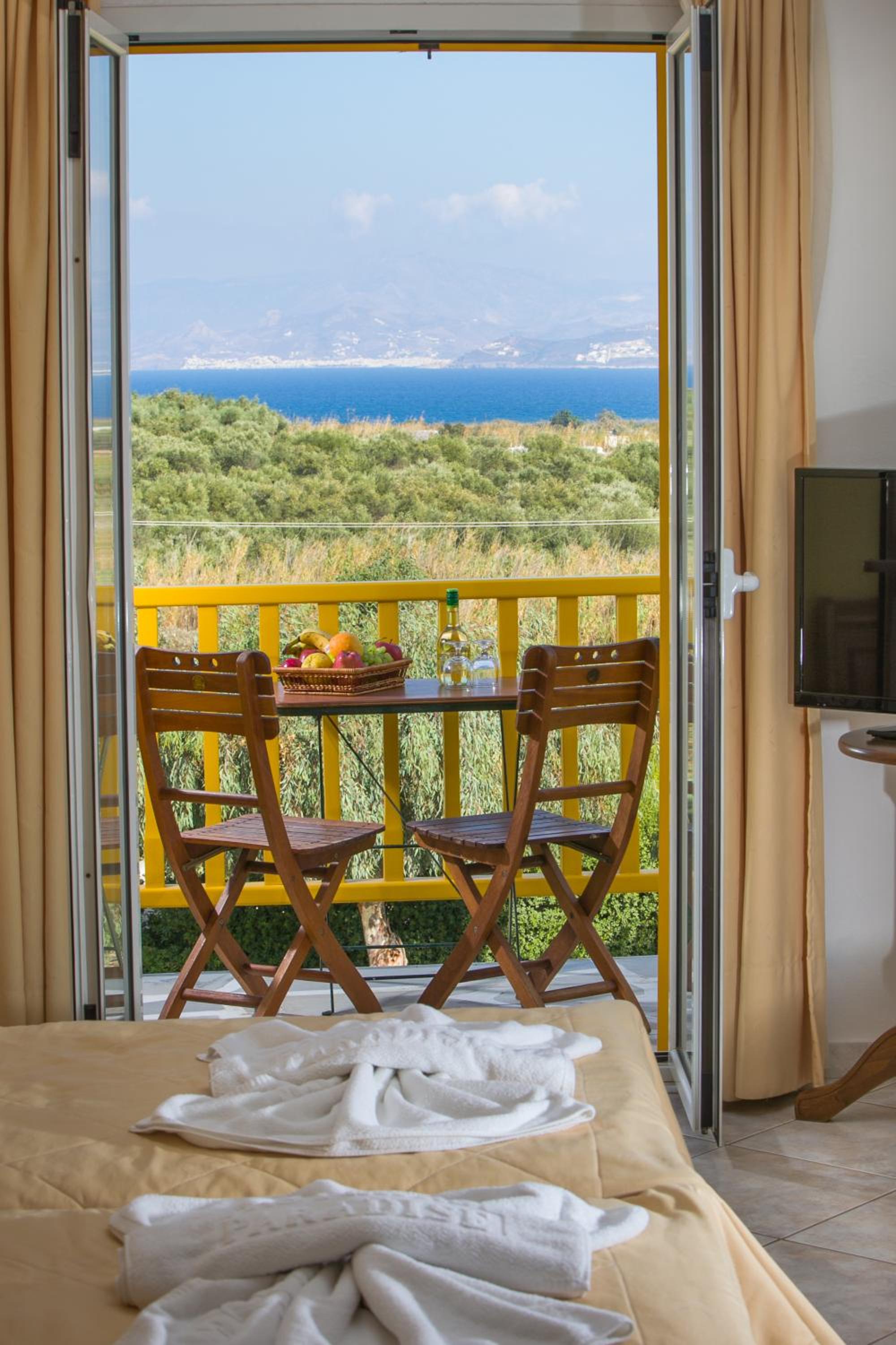 Standard Double or Twin Room with Sea View - Photo 2