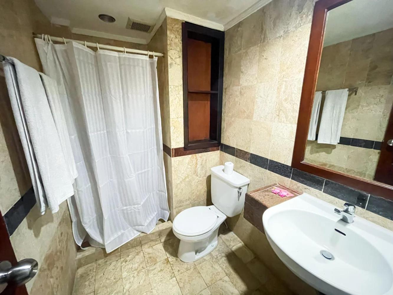 Two-Bedroom Apartment with Garden View - Photo 11