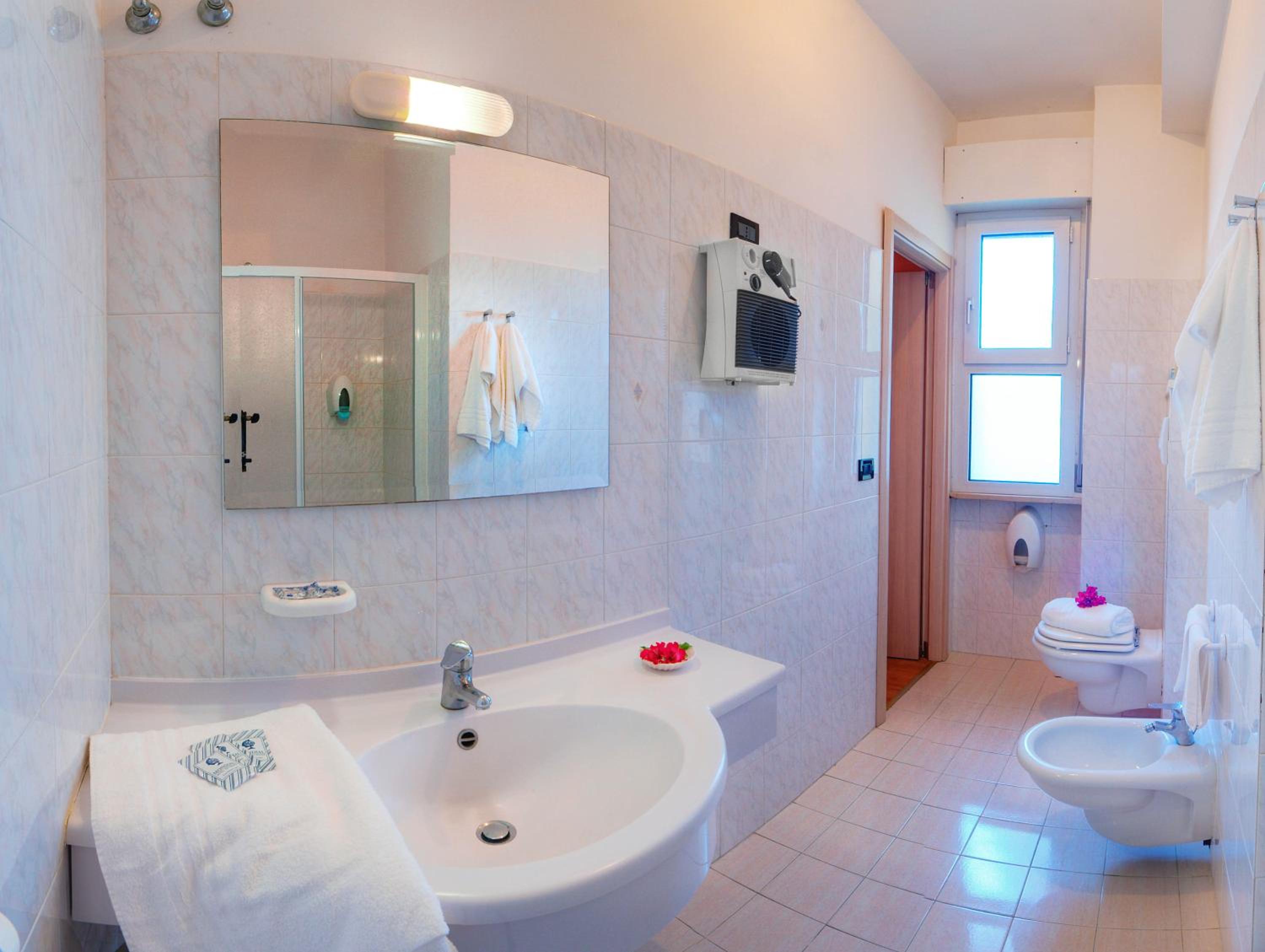 Triple Room - Photo 2