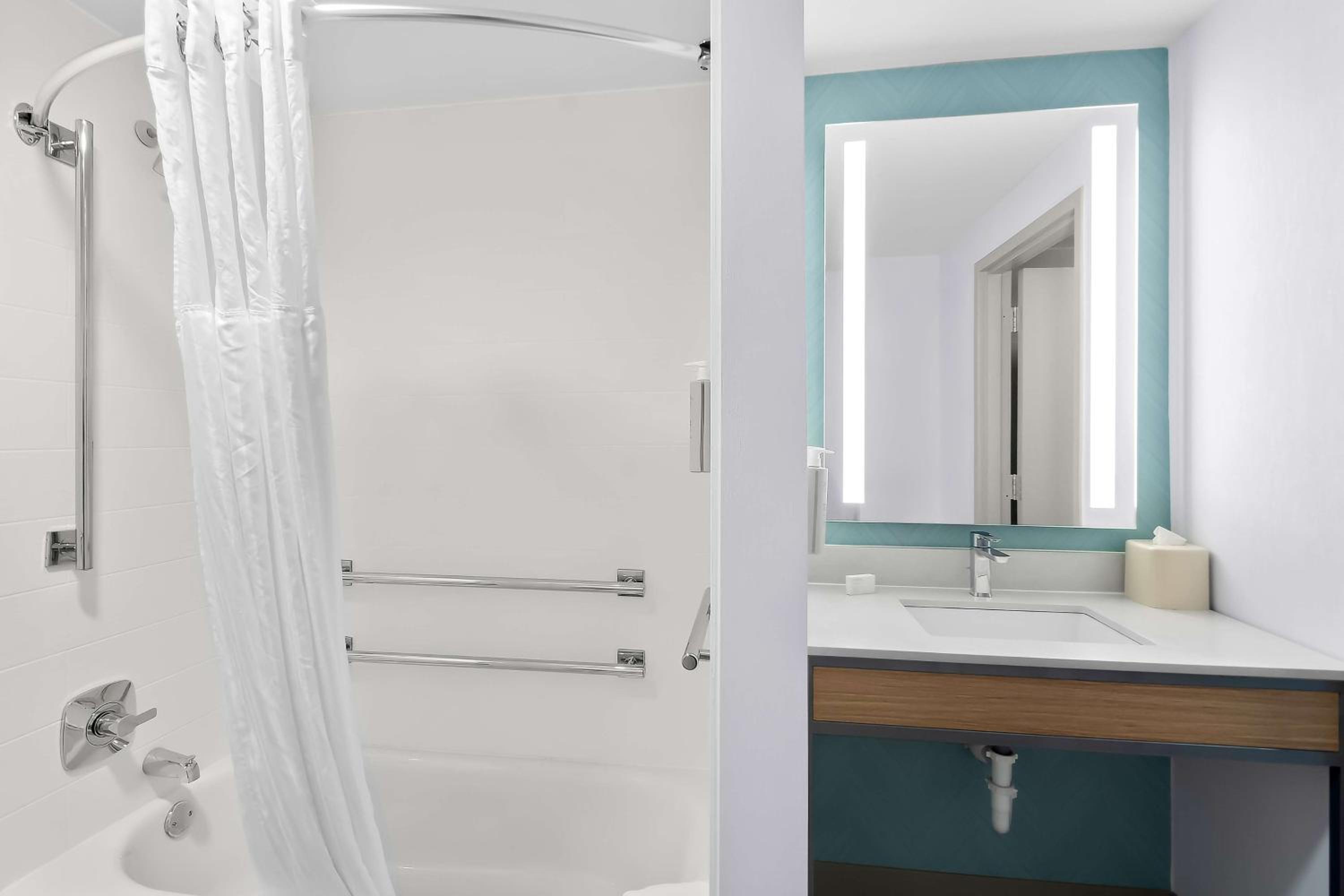 Queen Room with Two Queen Beds-Mobility Hearing Accessible with Bathtub - Photo 6