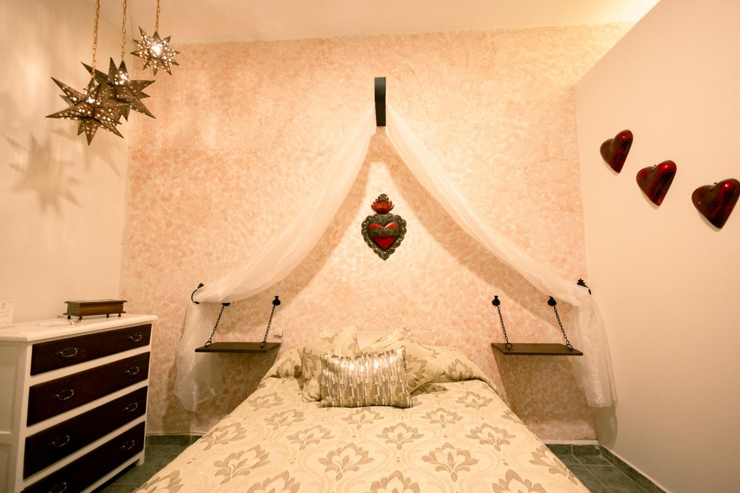 Deluxe Room (2 Adults + 1 Child) photo 2
