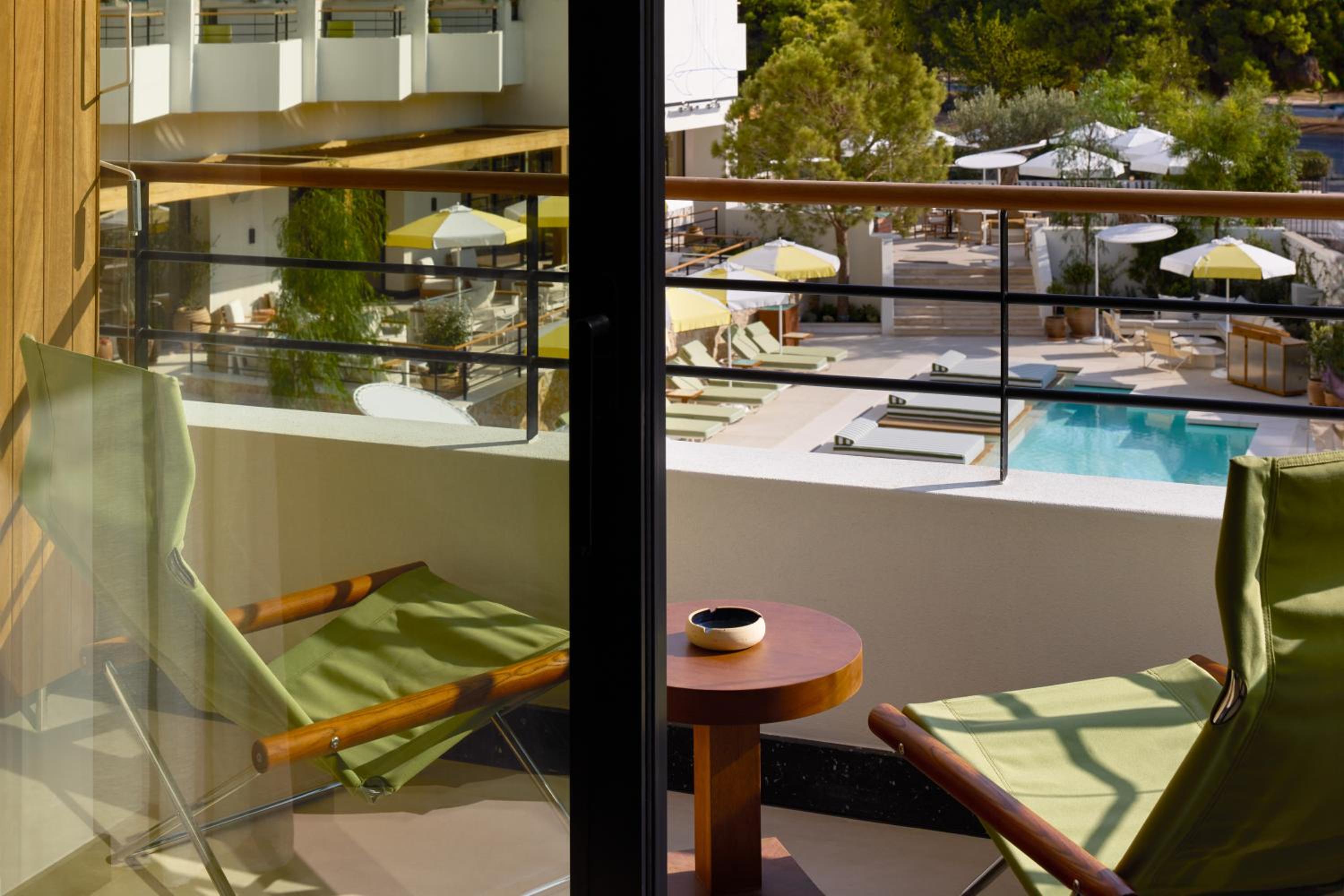 King Room with Pool View photo 2