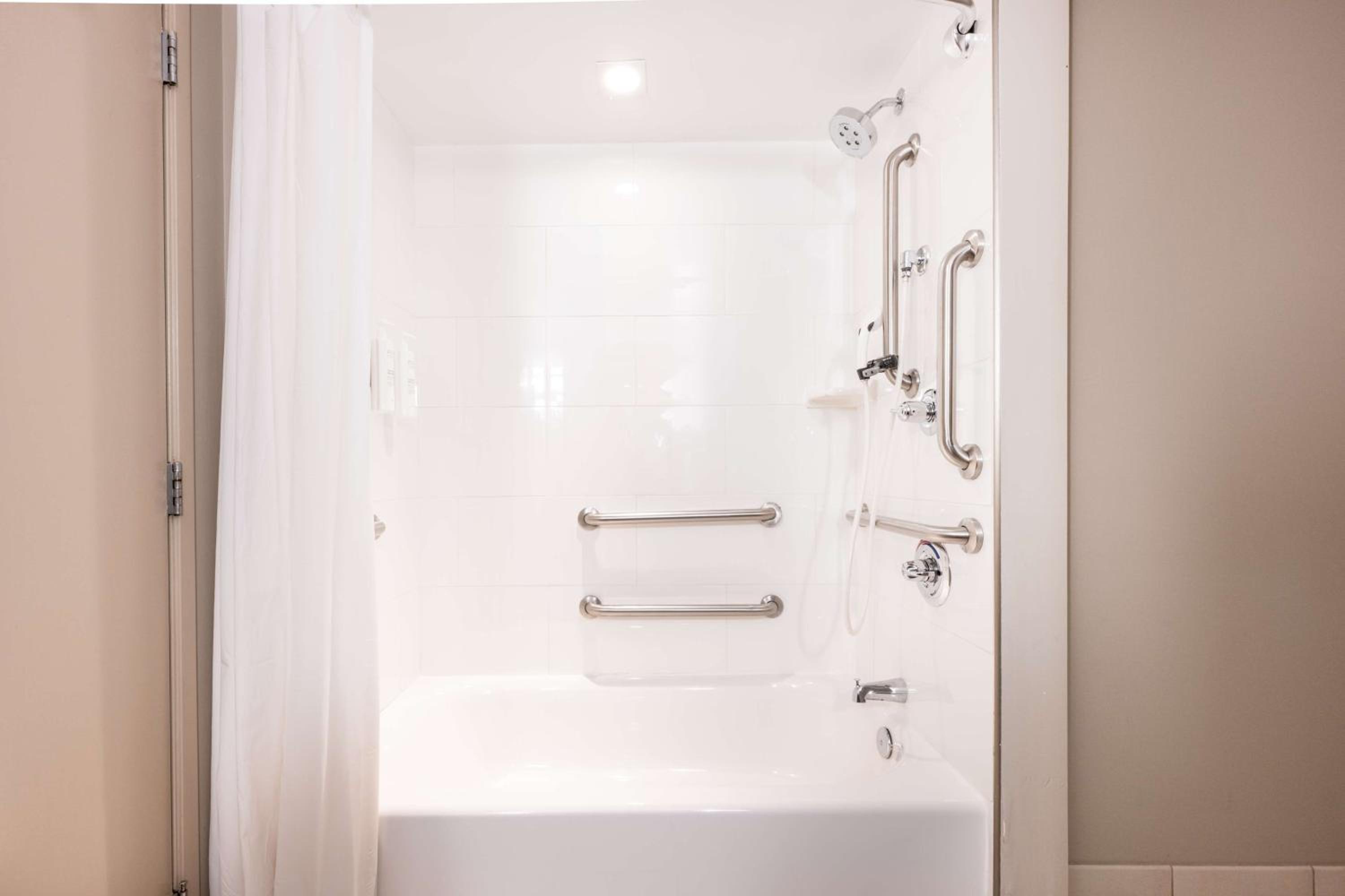 Two-Room Queen Suite with Two Queen Beds - Photo 3