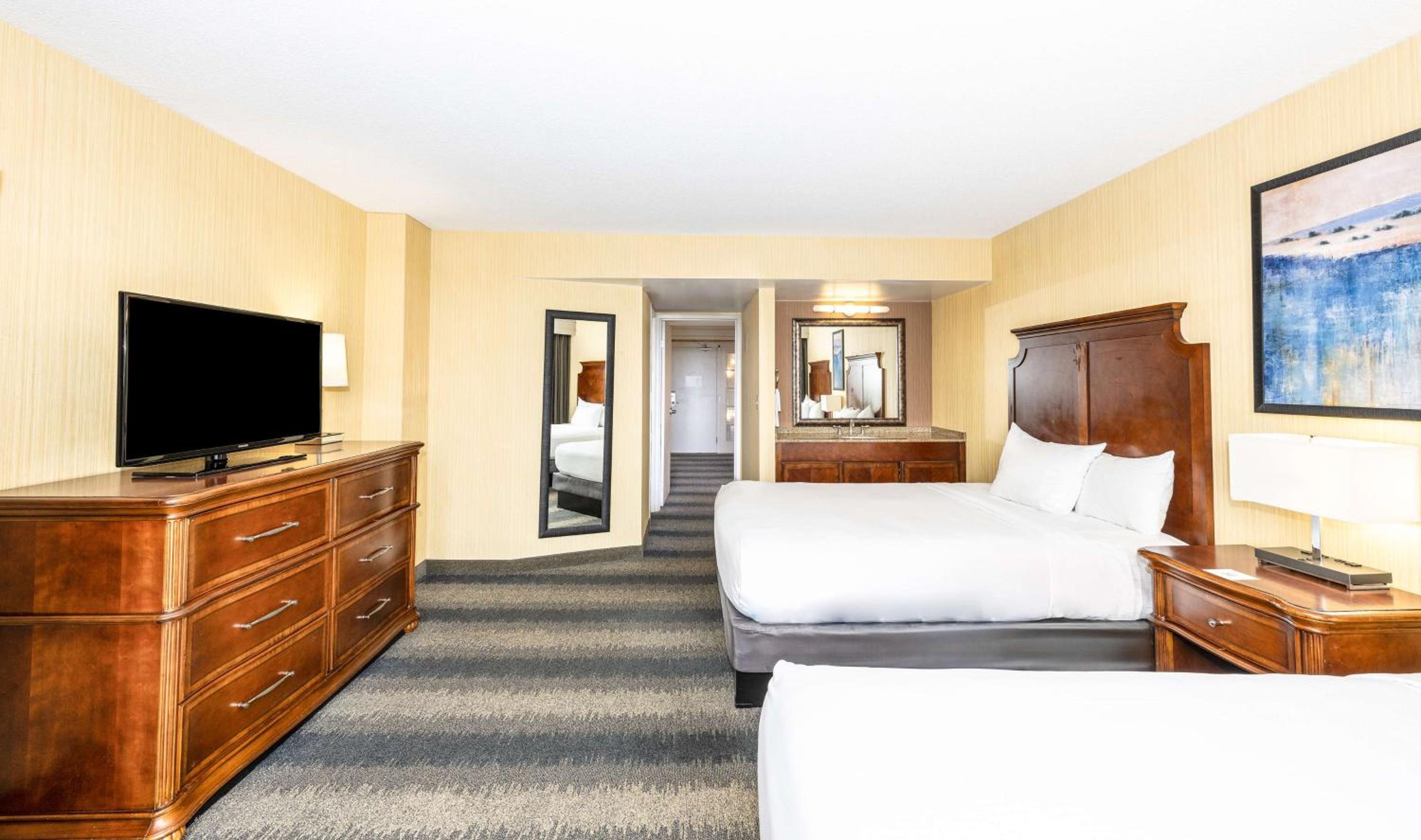 Two-Room Queen Suite with Two Queen Beds - Photo 7