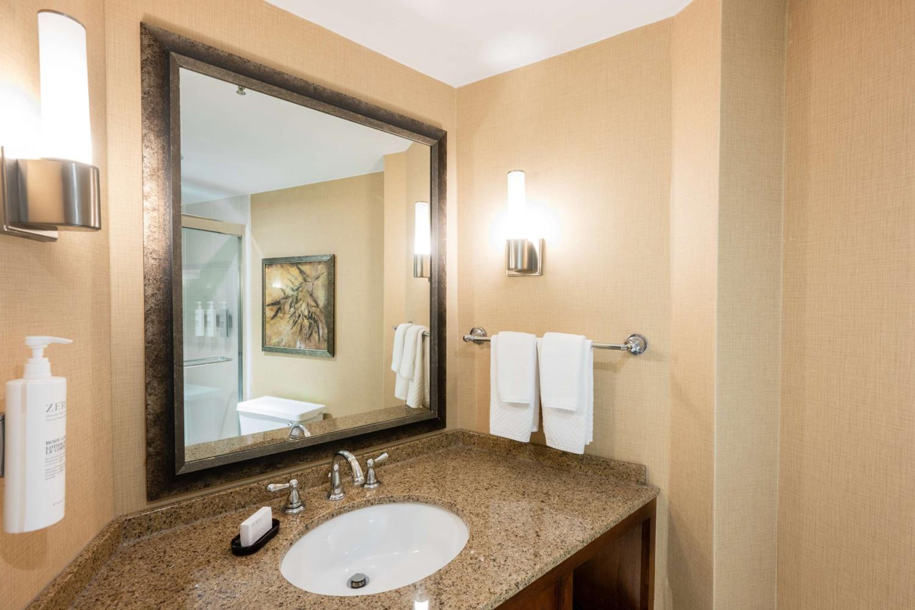 Two-Room Queen Suite with Two Queen Beds - Photo 8