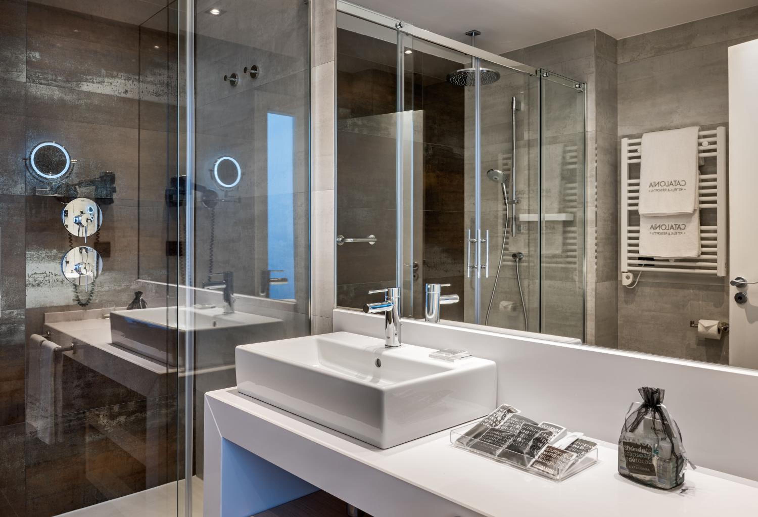 Double or Twin Room - Photo 4