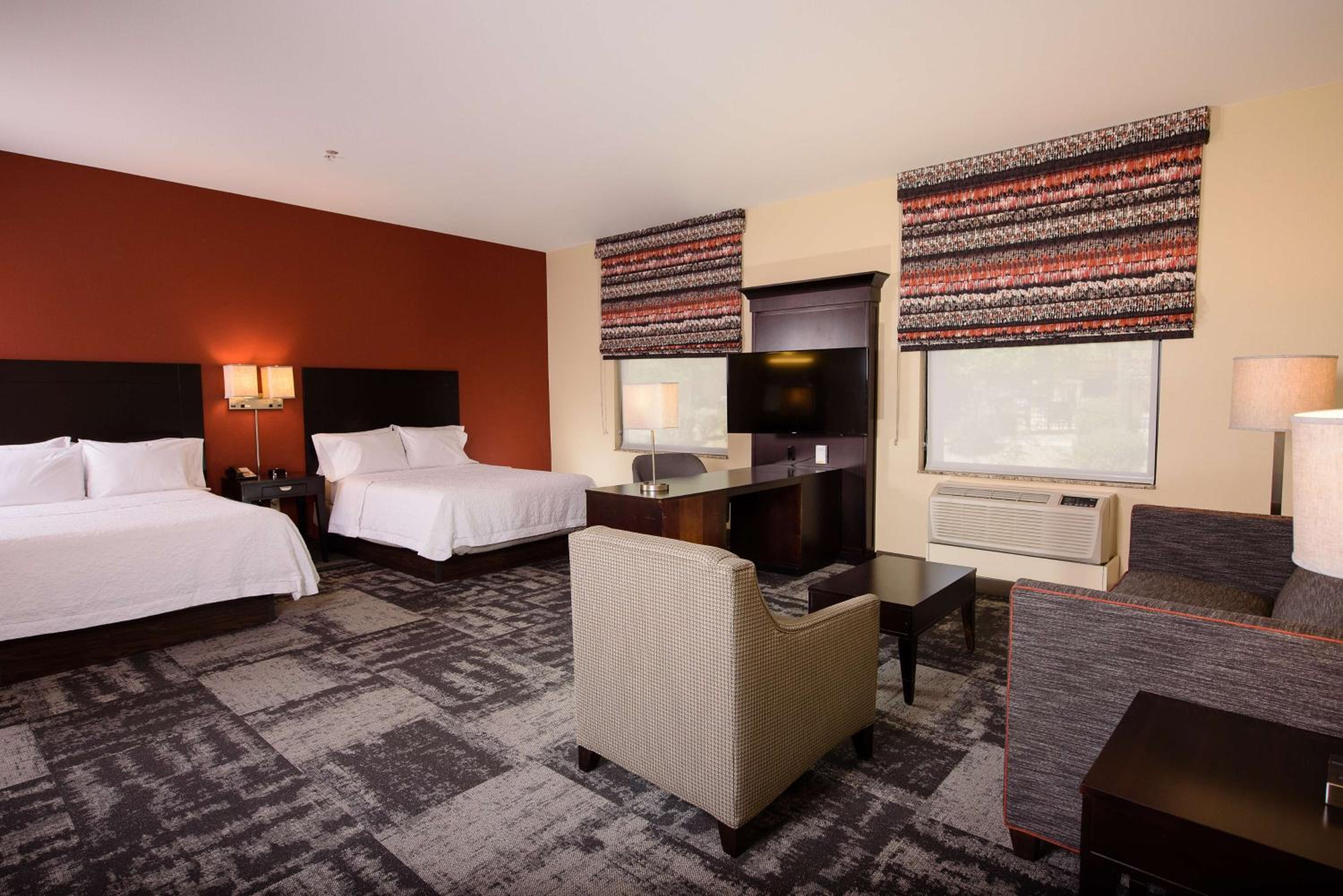 Queen Studio Suite with Two Queen Beds - Non-Smoking - Photo 1