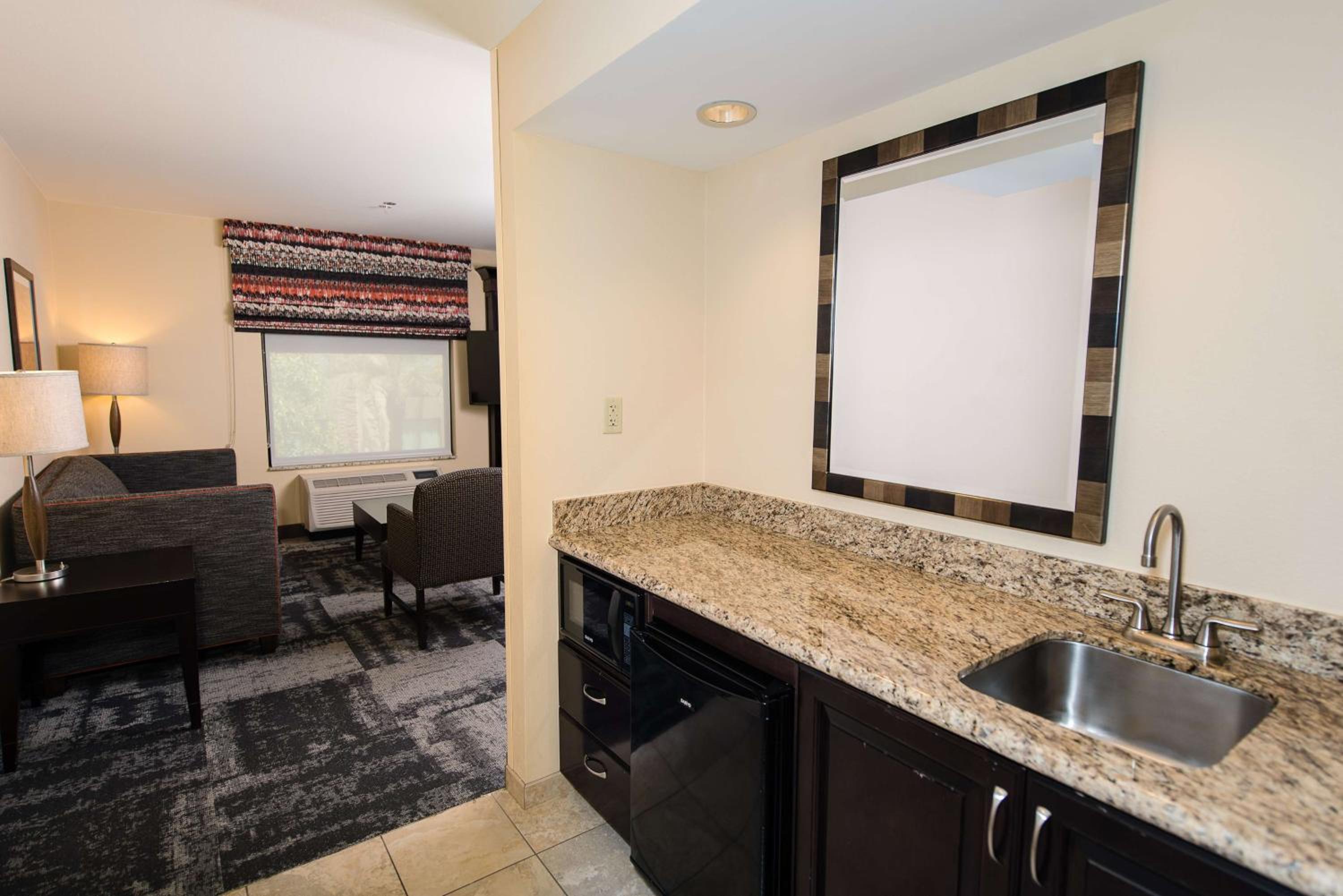 King Studio Suite - Non-Smoking - Photo 2