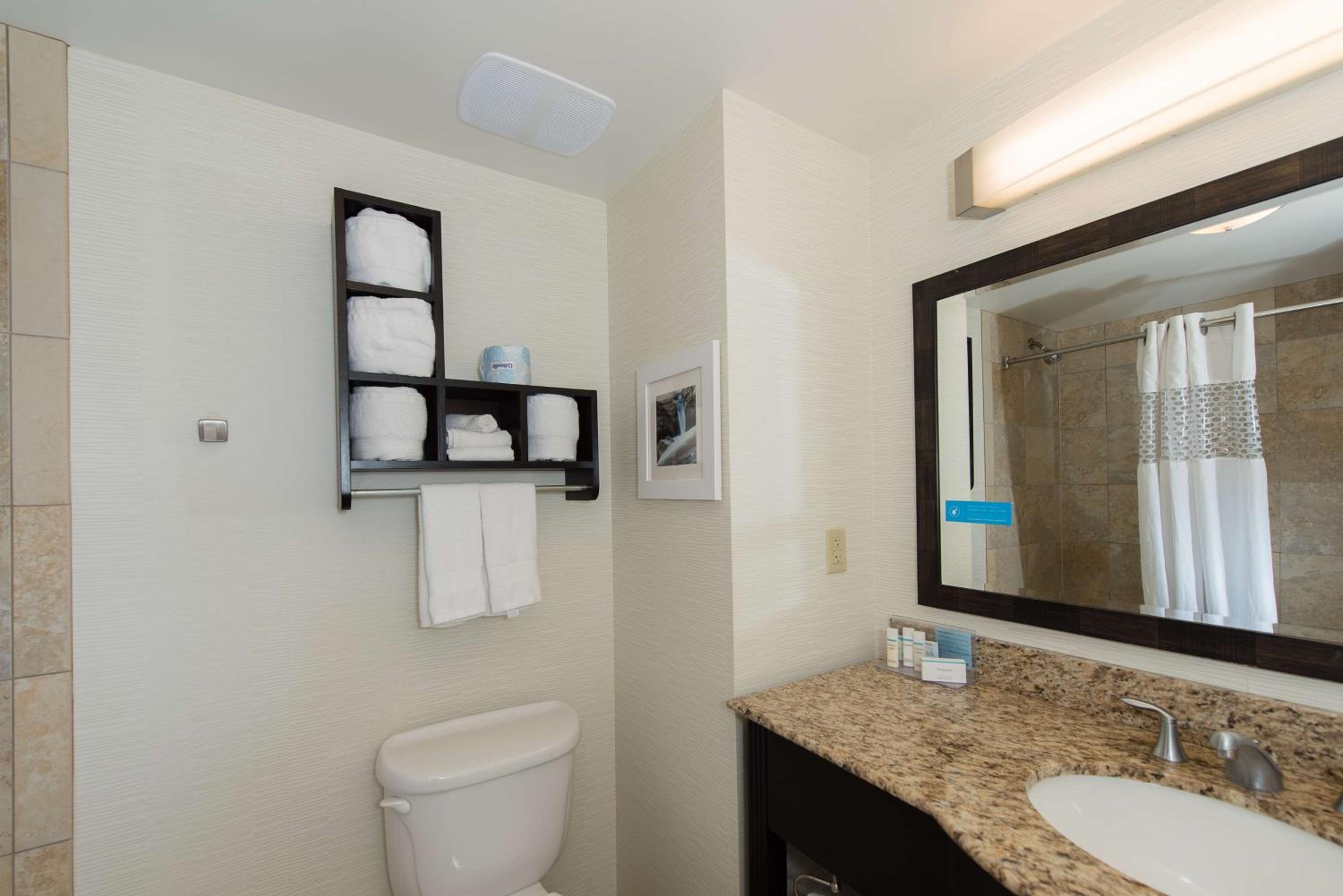 King Room - Non-Smoking - Photo 4