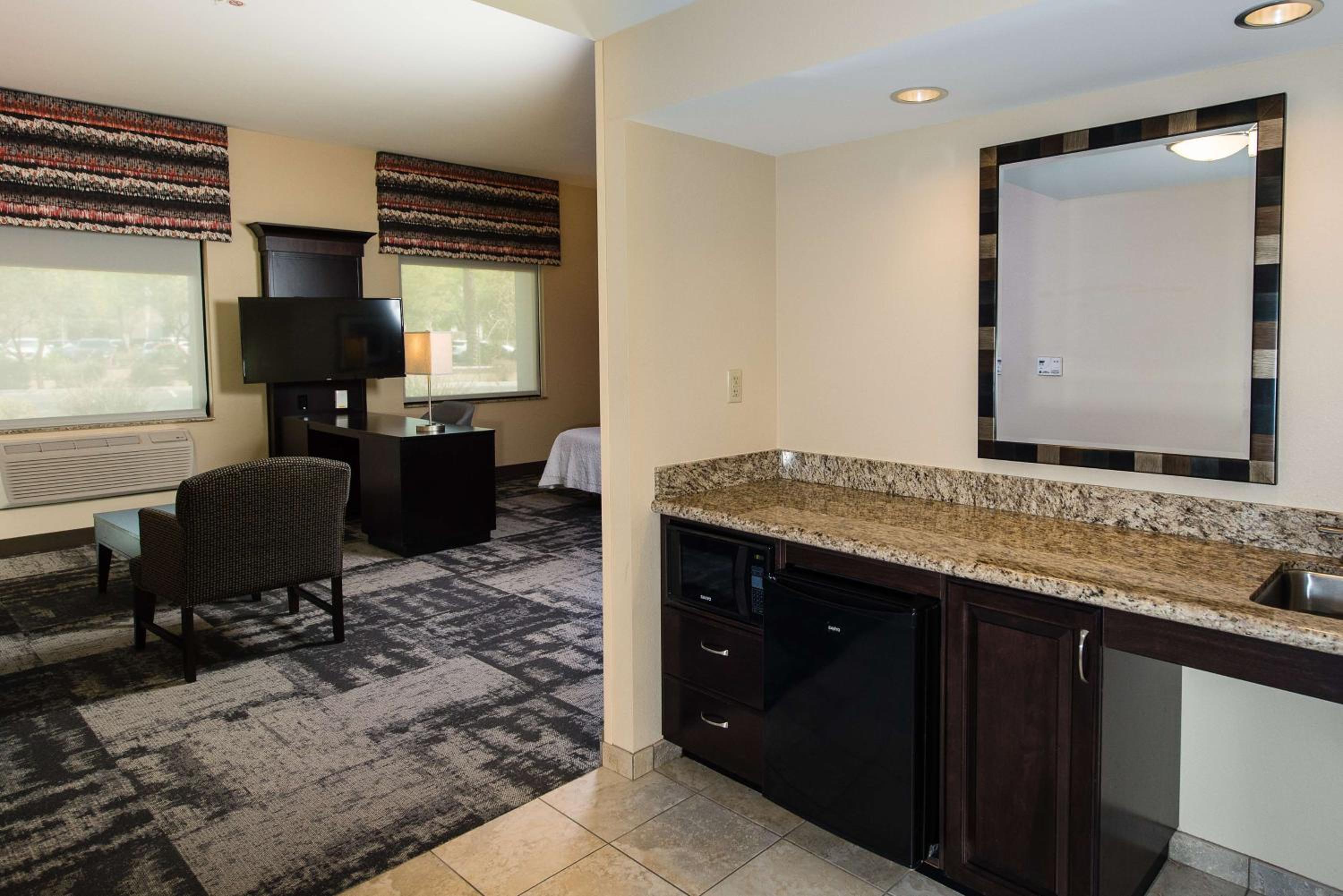 King Studio Suite - Non-Smoking - Photo 4