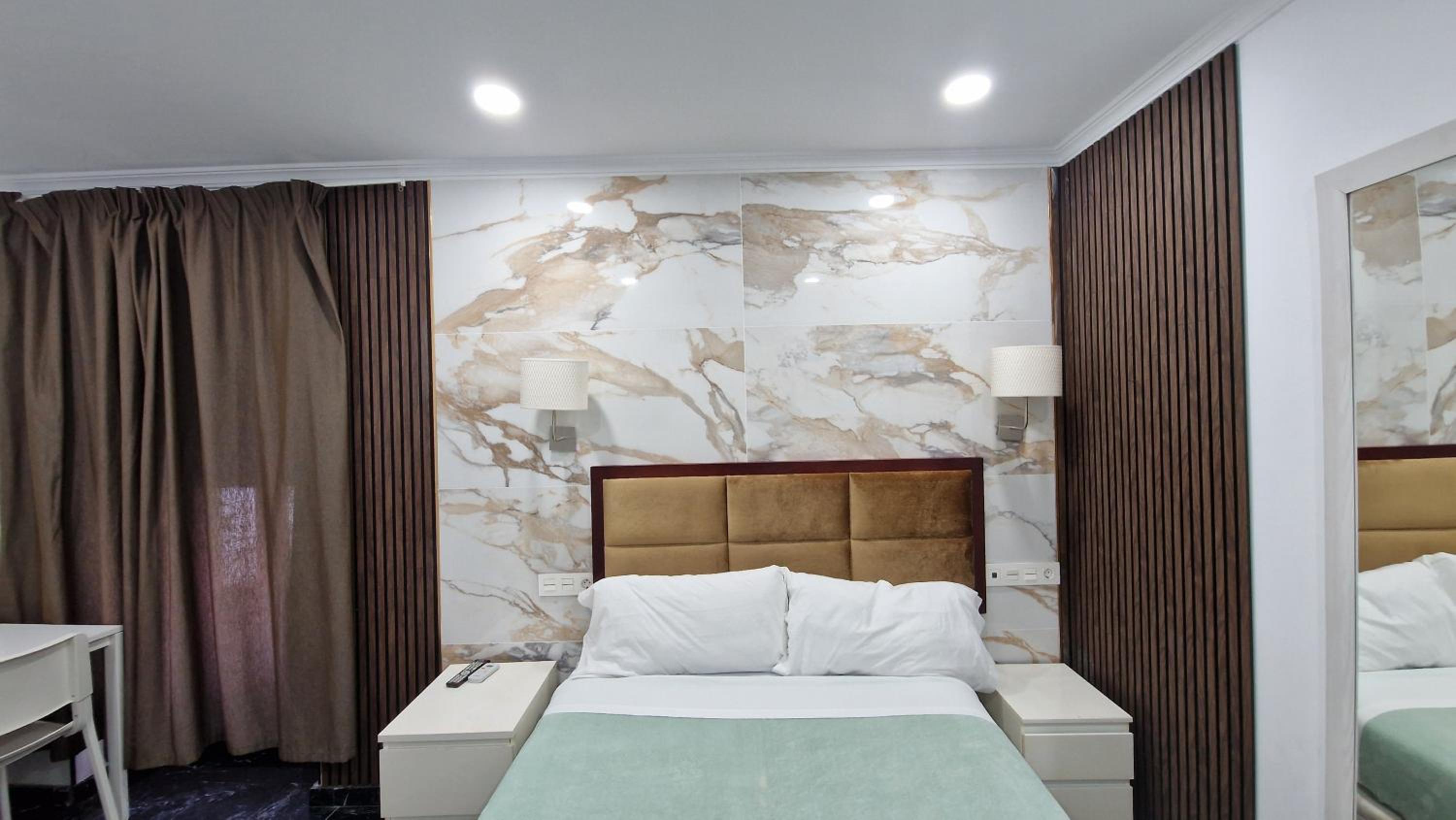 Double Room - Photo 7