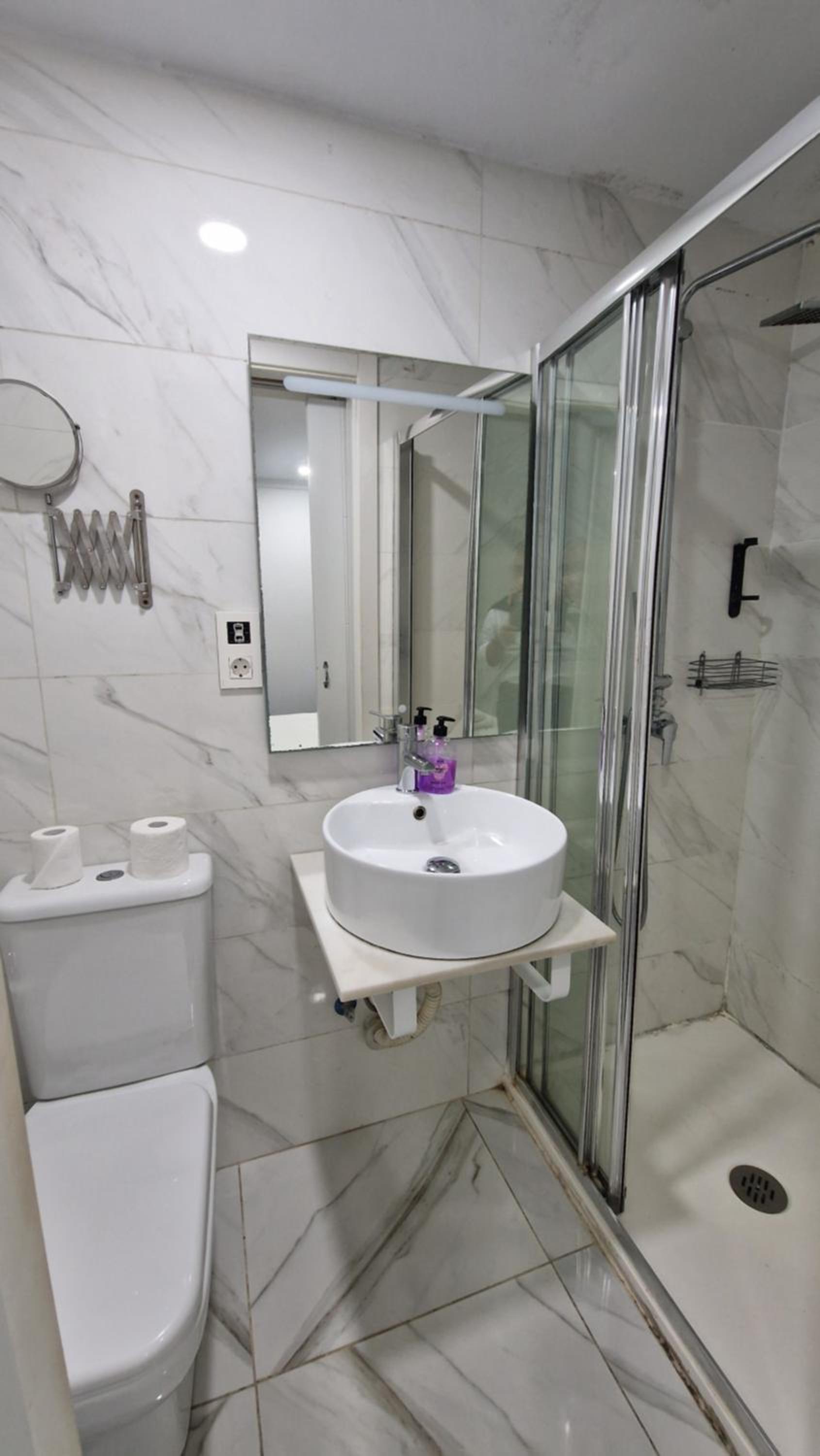 Deluxe Room - Photo 5