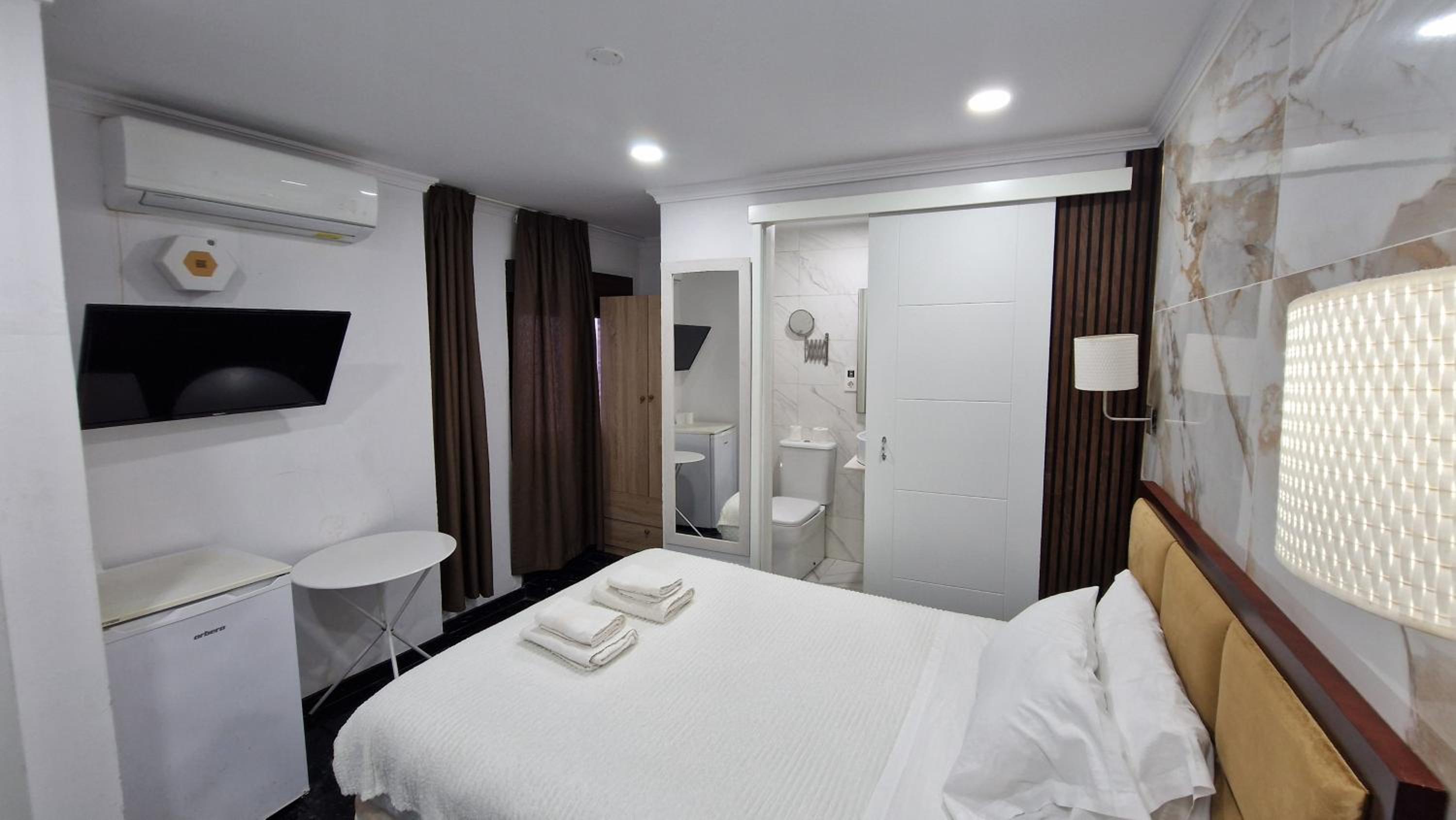Deluxe Room - Photo 3