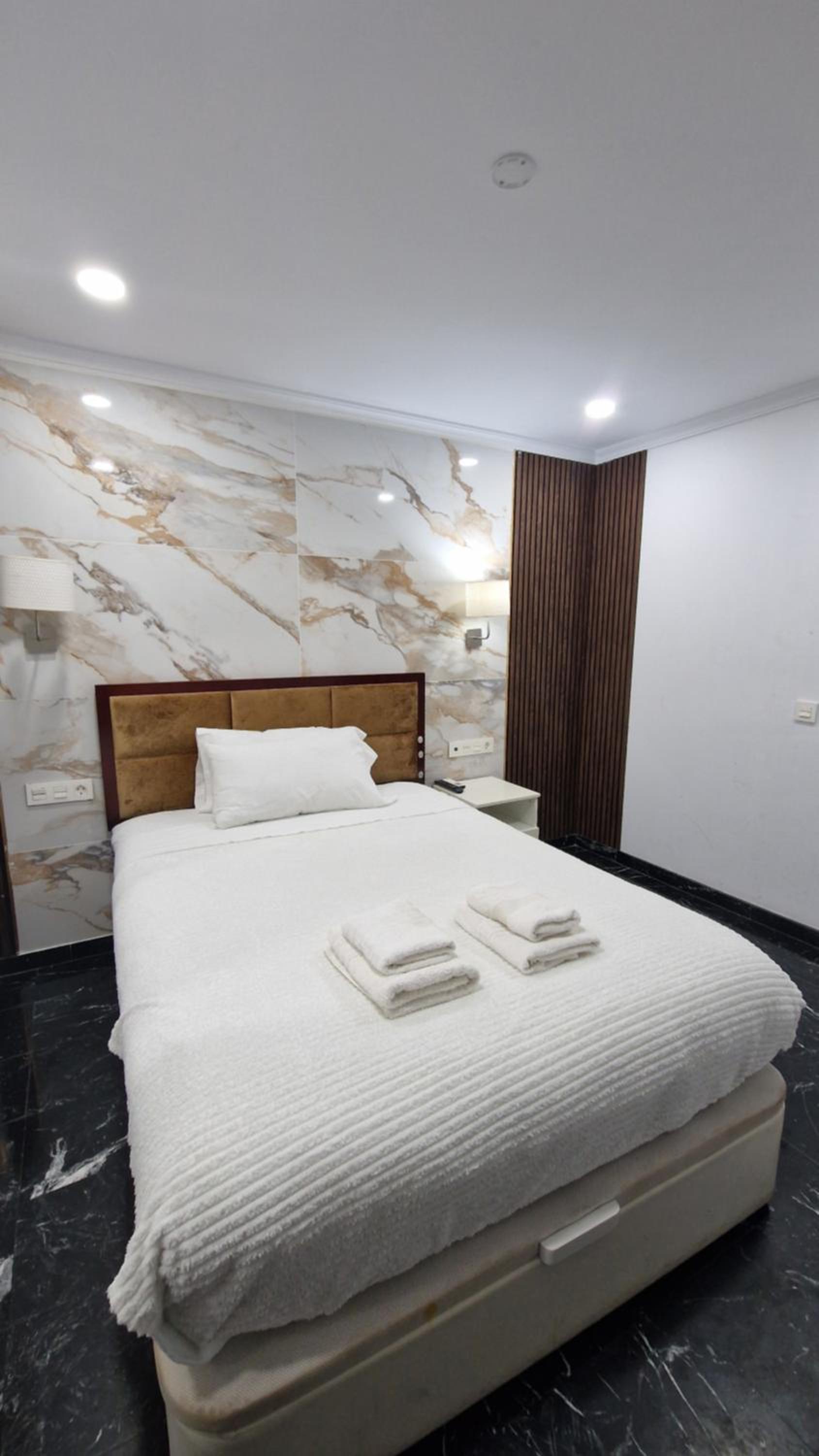 Deluxe Room - Photo 7