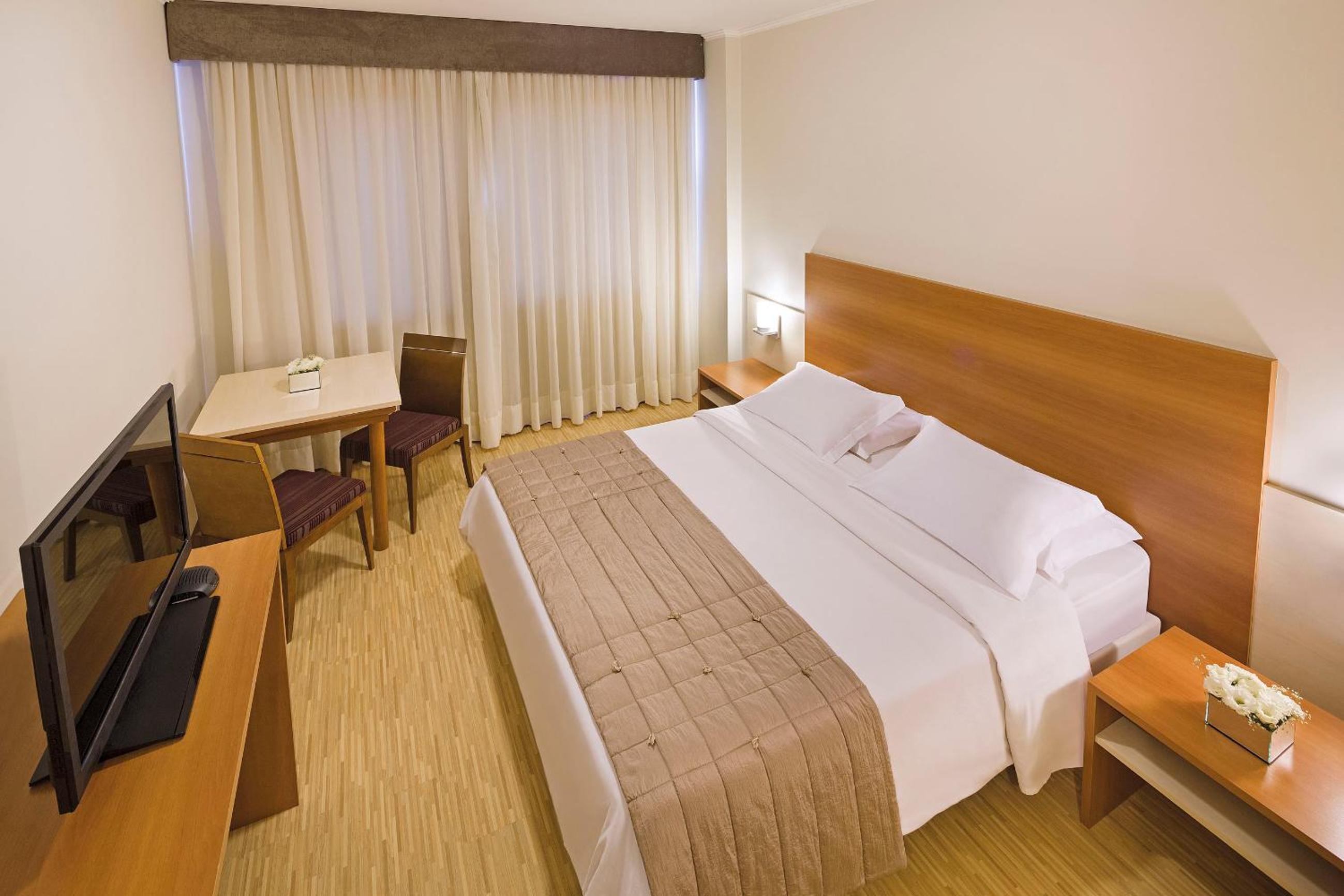 Standard Double or Twin Room - Photo 1