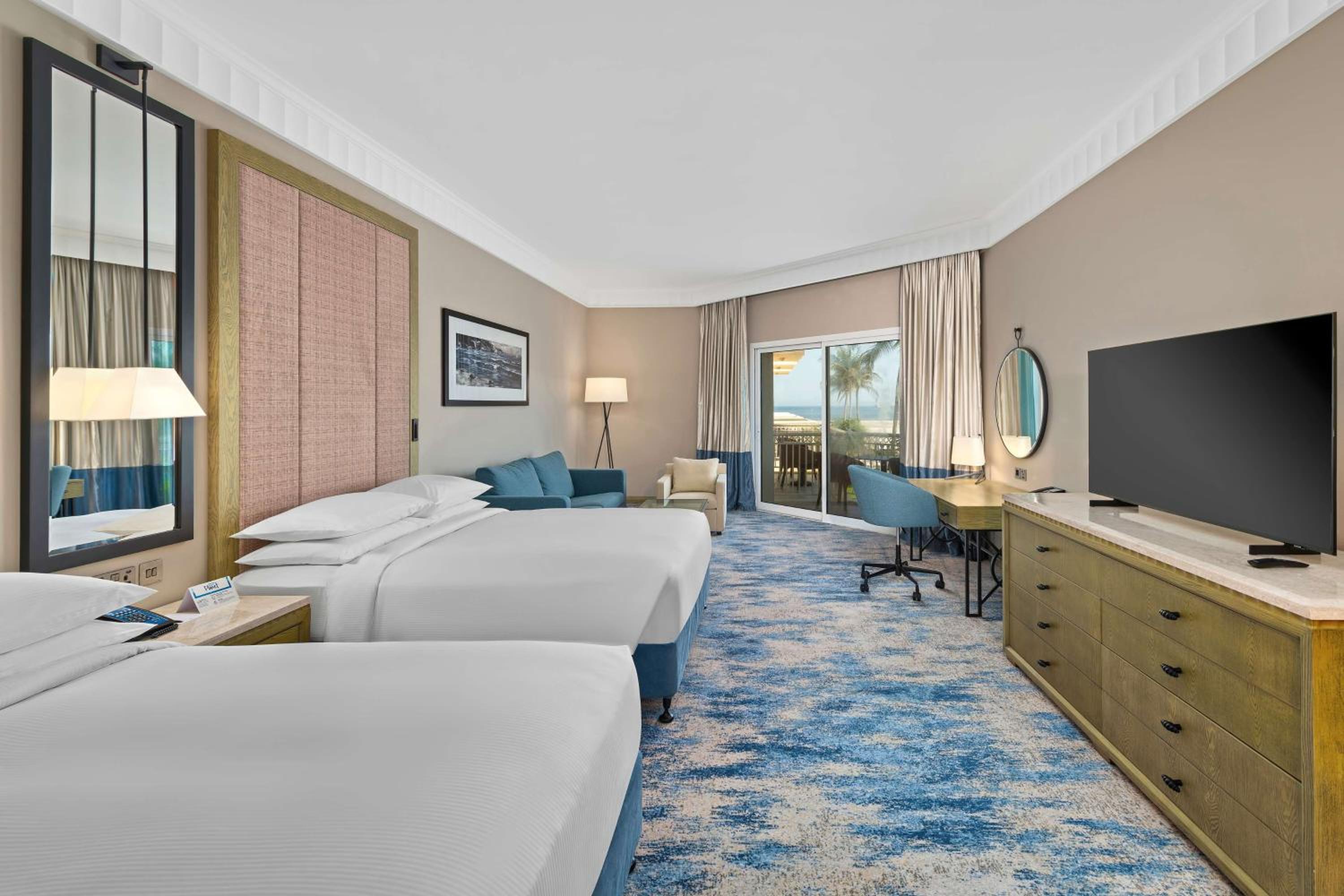 Deluxe Queen Room with Two Queen Beds and Balcony - Sea View - Photo 2
