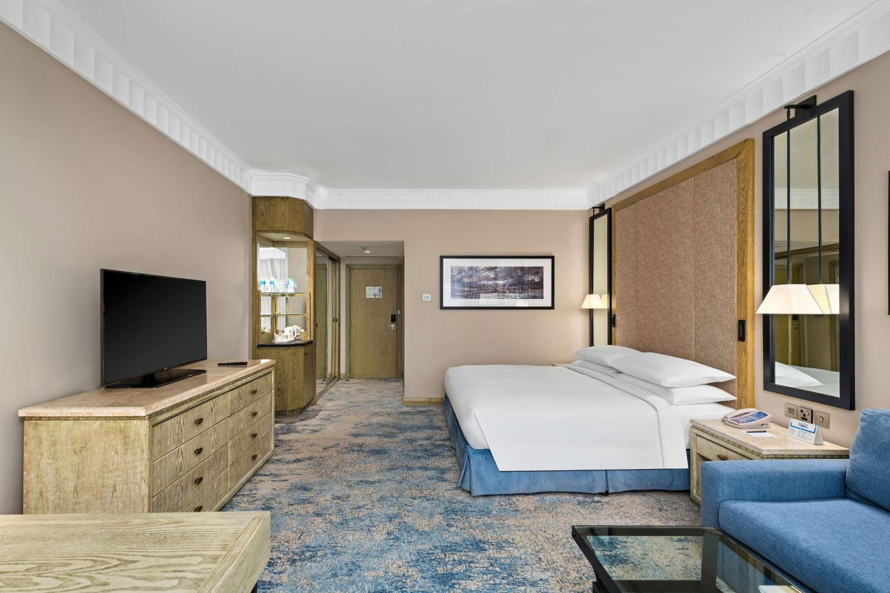 King Guest Room - Photo 7