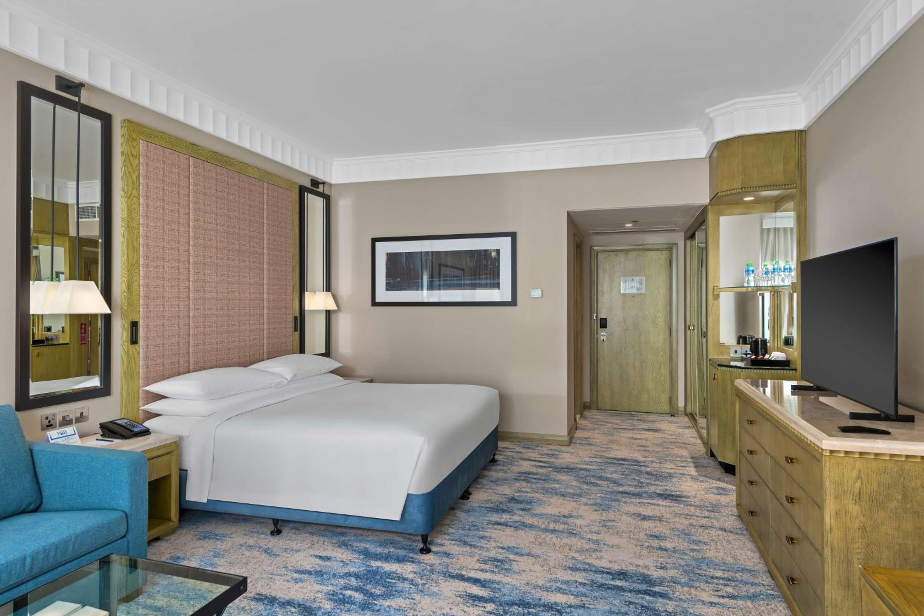 King Deluxe Room with Balcony and Sea View - Photo 6