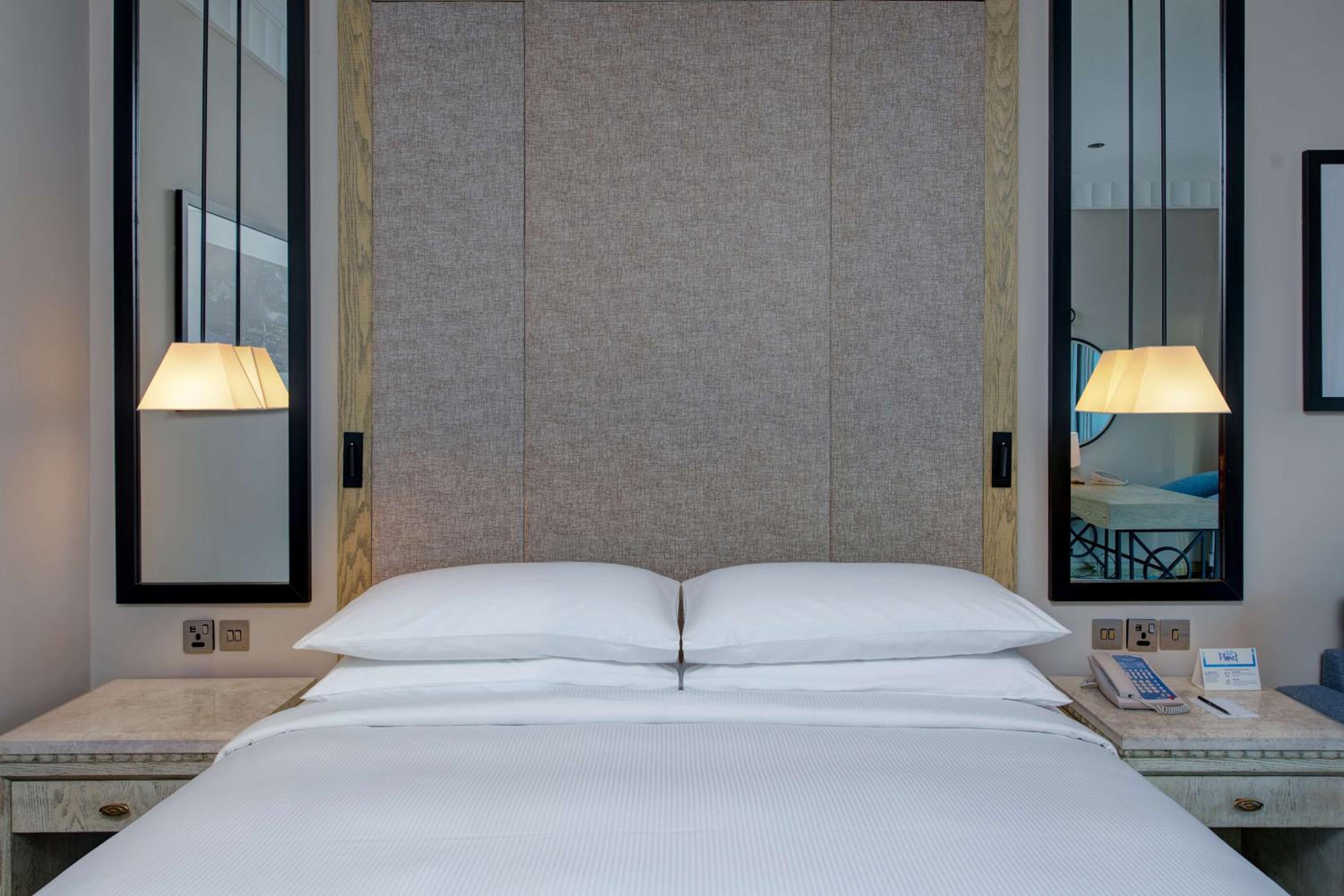 King Guest Room - Photo 11
