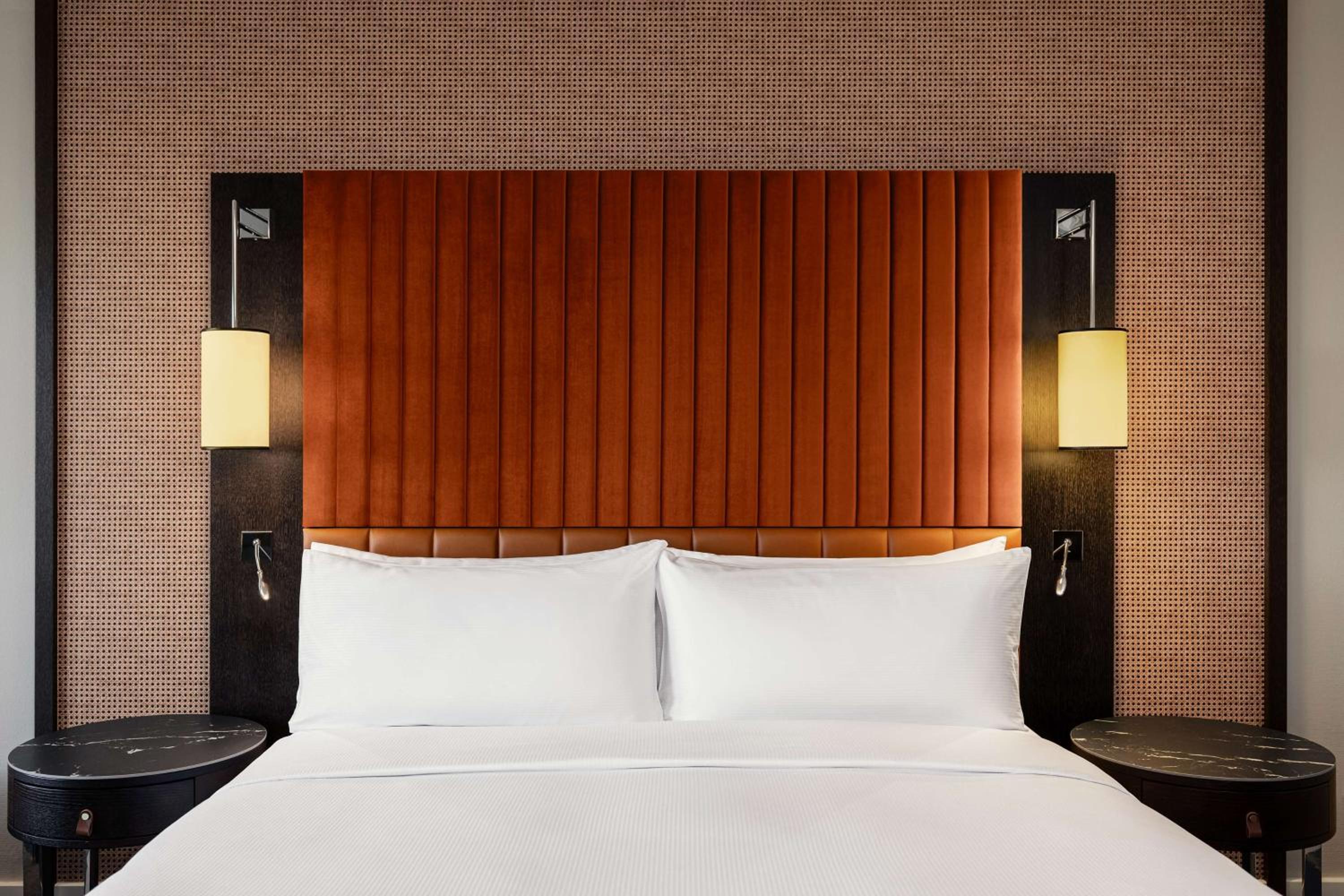 One King Waterfront Junior Suite - Photo 3