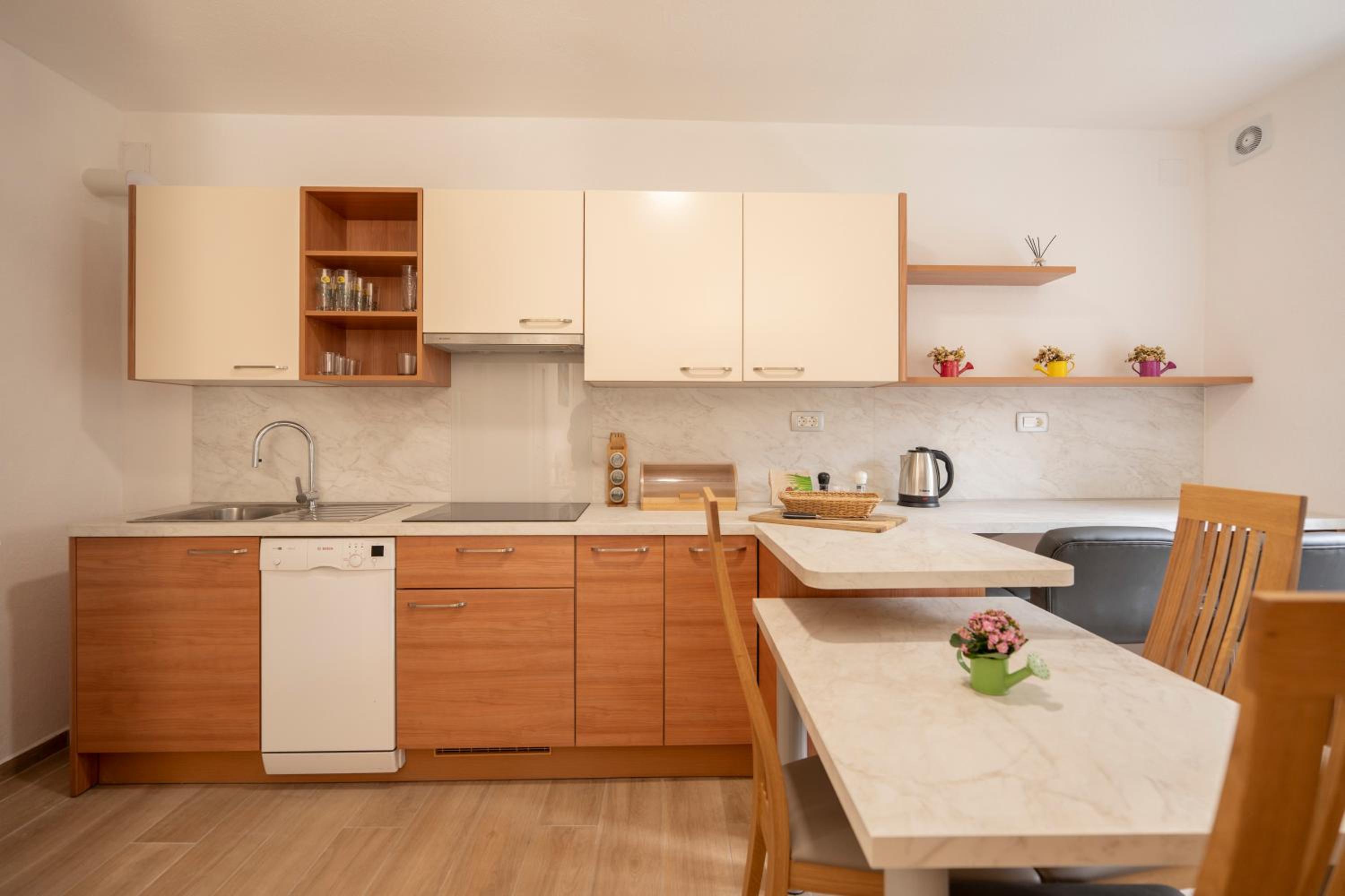 Apartment with Mountain View - Photo 15