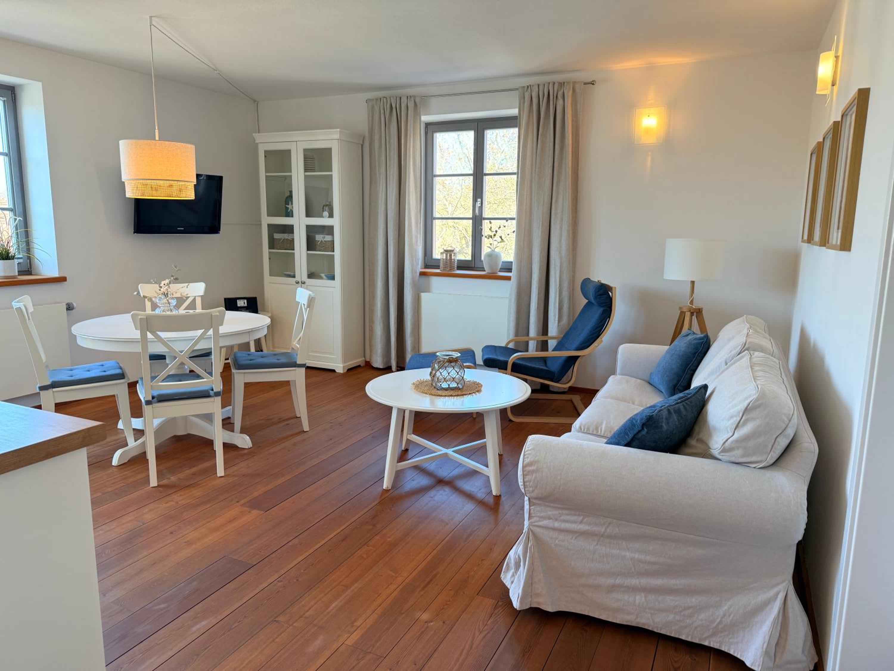 Two-Bedroom Apartment with Balcony and Terrace photo 3